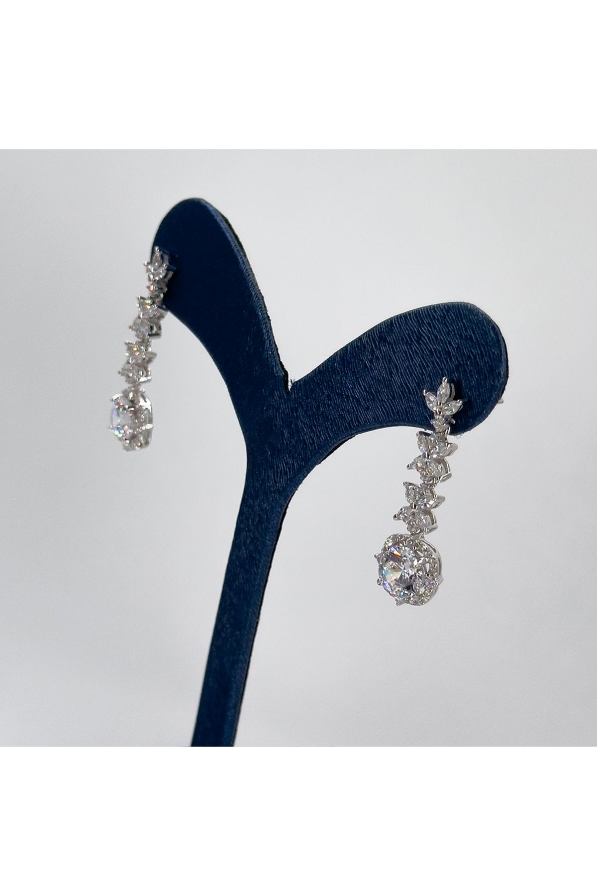 Livora Jewelry Tektaşlı Lotus Gümüş Küpe