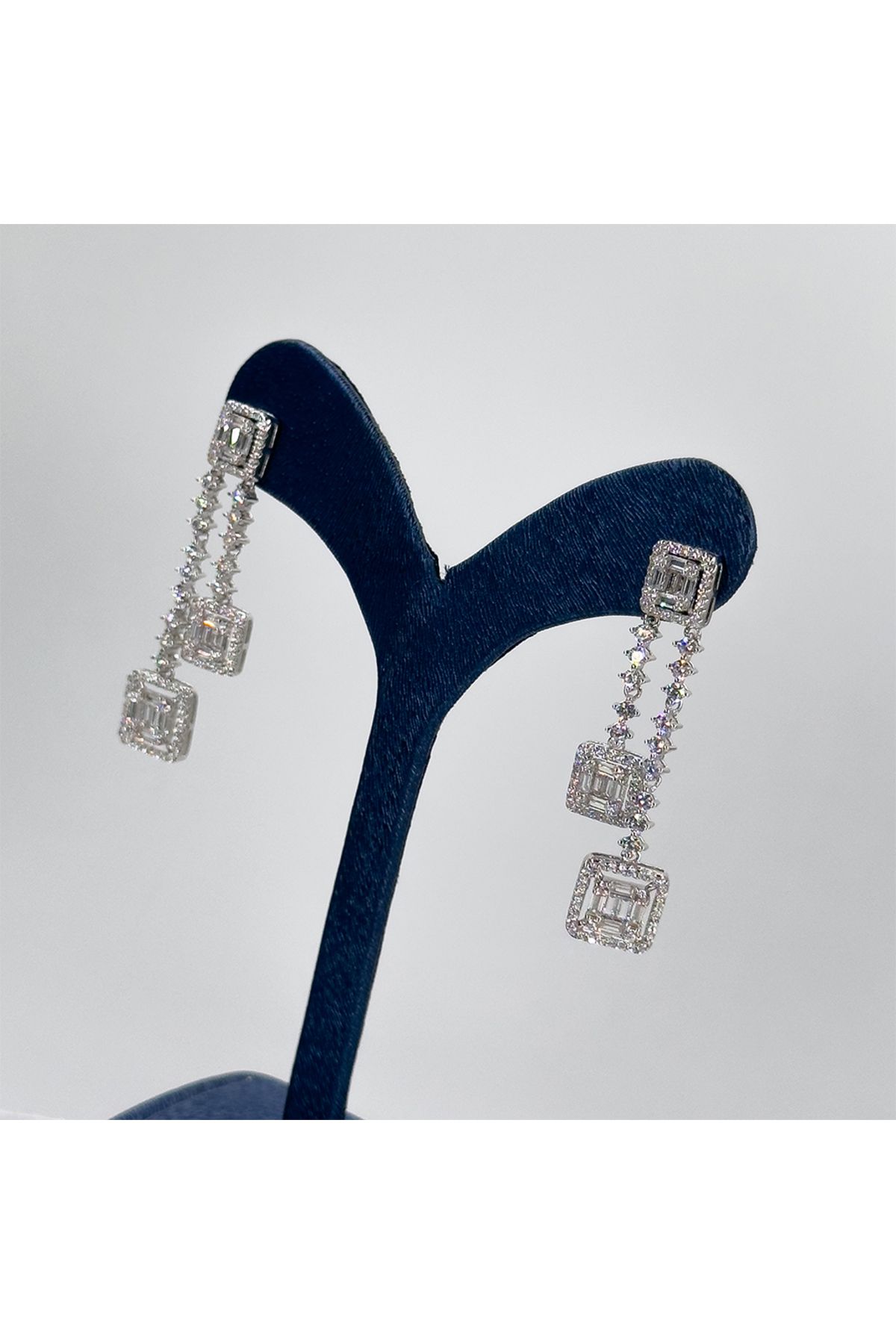 Livora Jewelry Pırlanta Montür Özel Seri Baget Gümüş Küpe