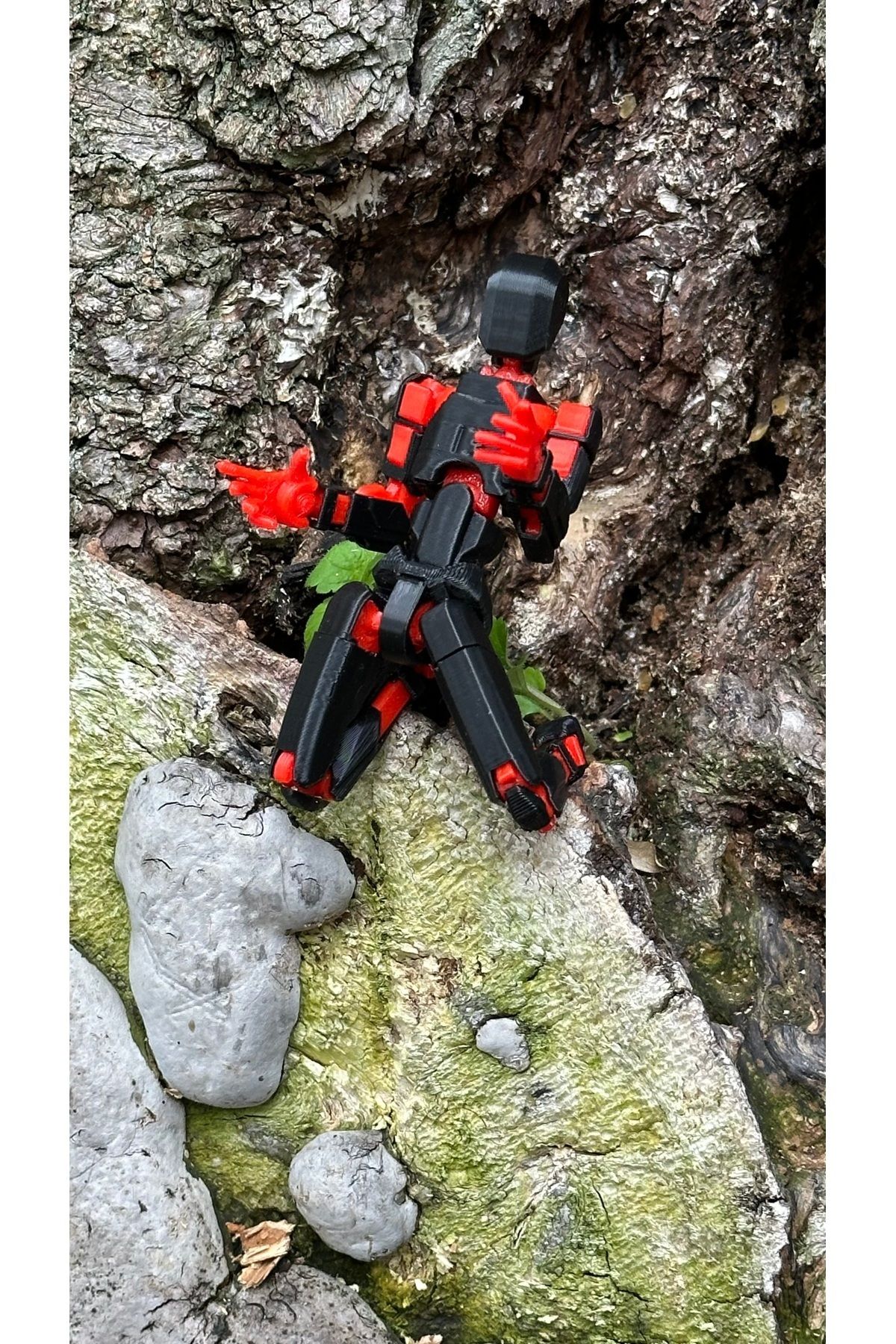 Loopify Lucky 13 Oynar Eklemli Robot Figür Oyuncak Titan 13 -dummy 14 Cm Siyah Kırmızı