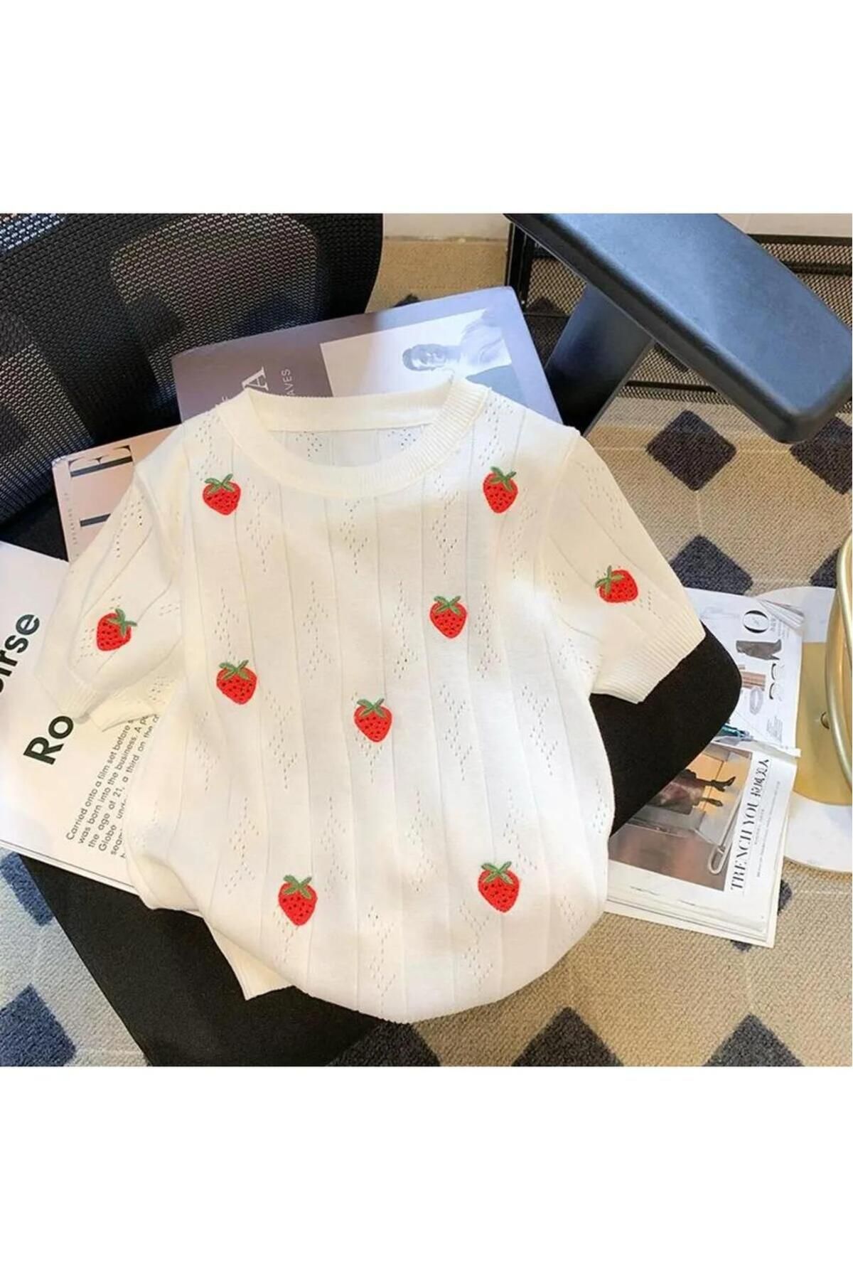 Foxstep Çilek Nakışlı Triko Kadın T-Shirt