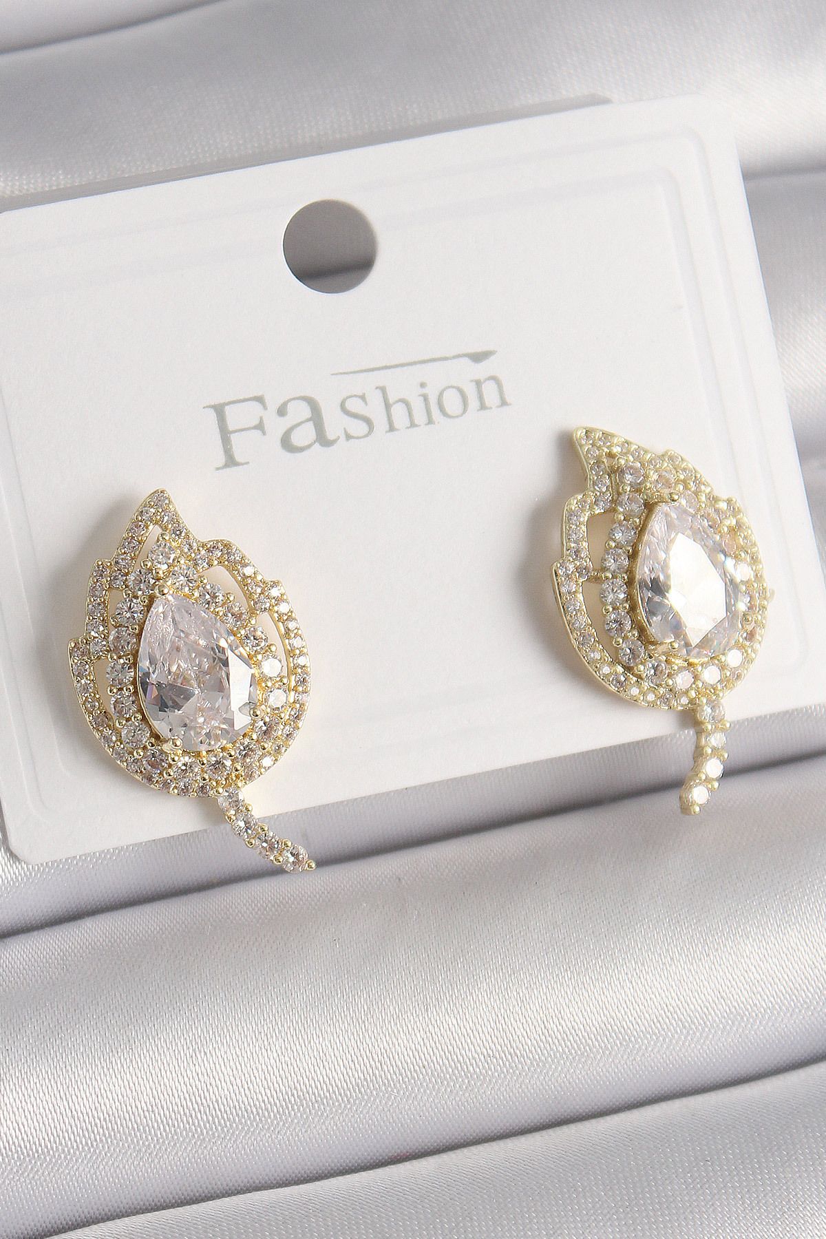 BZK ACCESSORİES Pirinç Gold Renk Zirkon Taşlı Yaprak Model Kadın Küpe