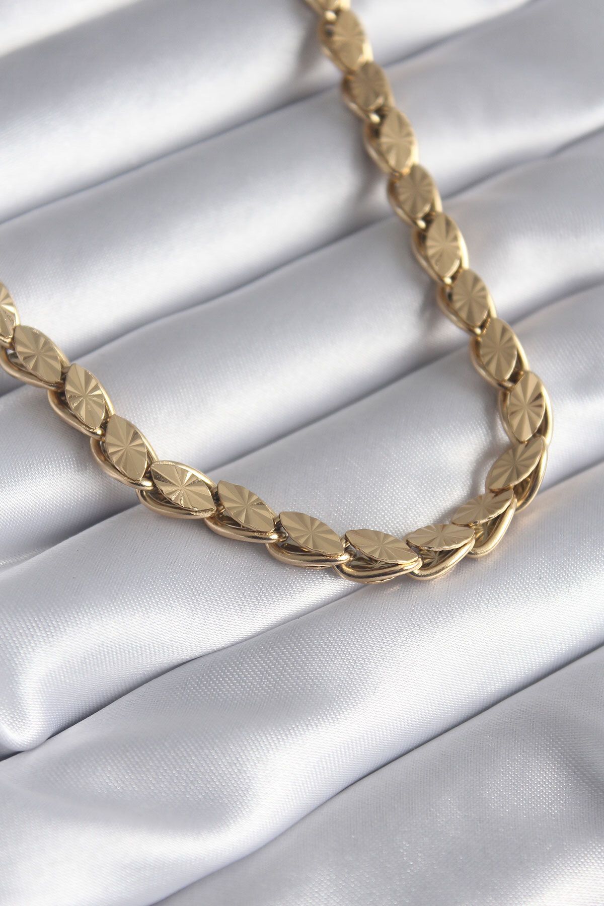 MMB Boutique 316L Çelik Gold Renk Lazer Kesim Arpa Zincir Model Kadın Kolye