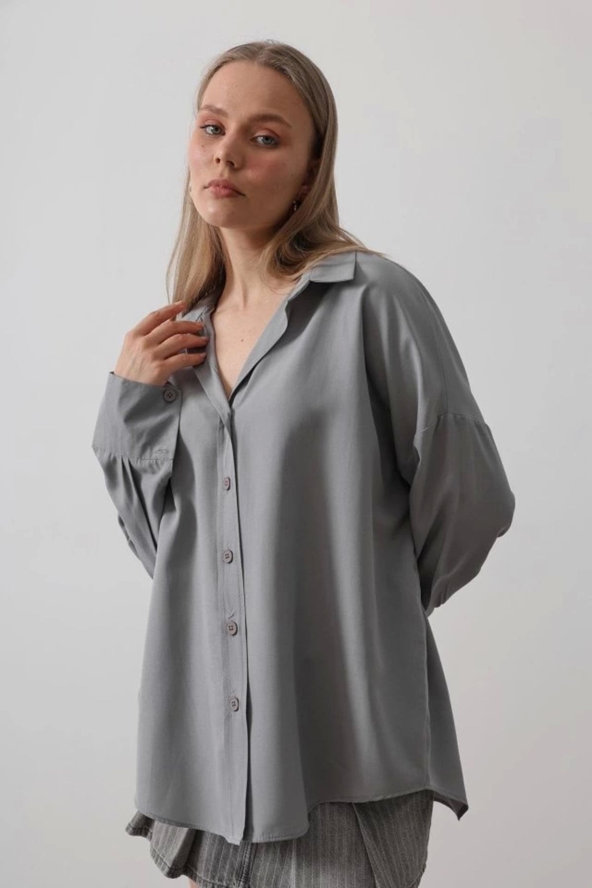 Butik Geniş Manşet Detaylı Gömlek - Gri