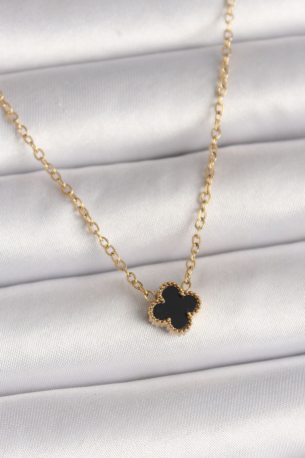 callerrons accessories Gold Renk Siyah Yonca Model Kadın Kolye - EBJ250501W33483