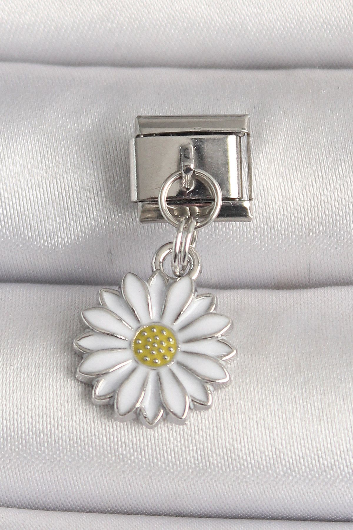 callerrons accessories Gümüş Renk Papatya Model Nomination Charm - EBJ250501W32845