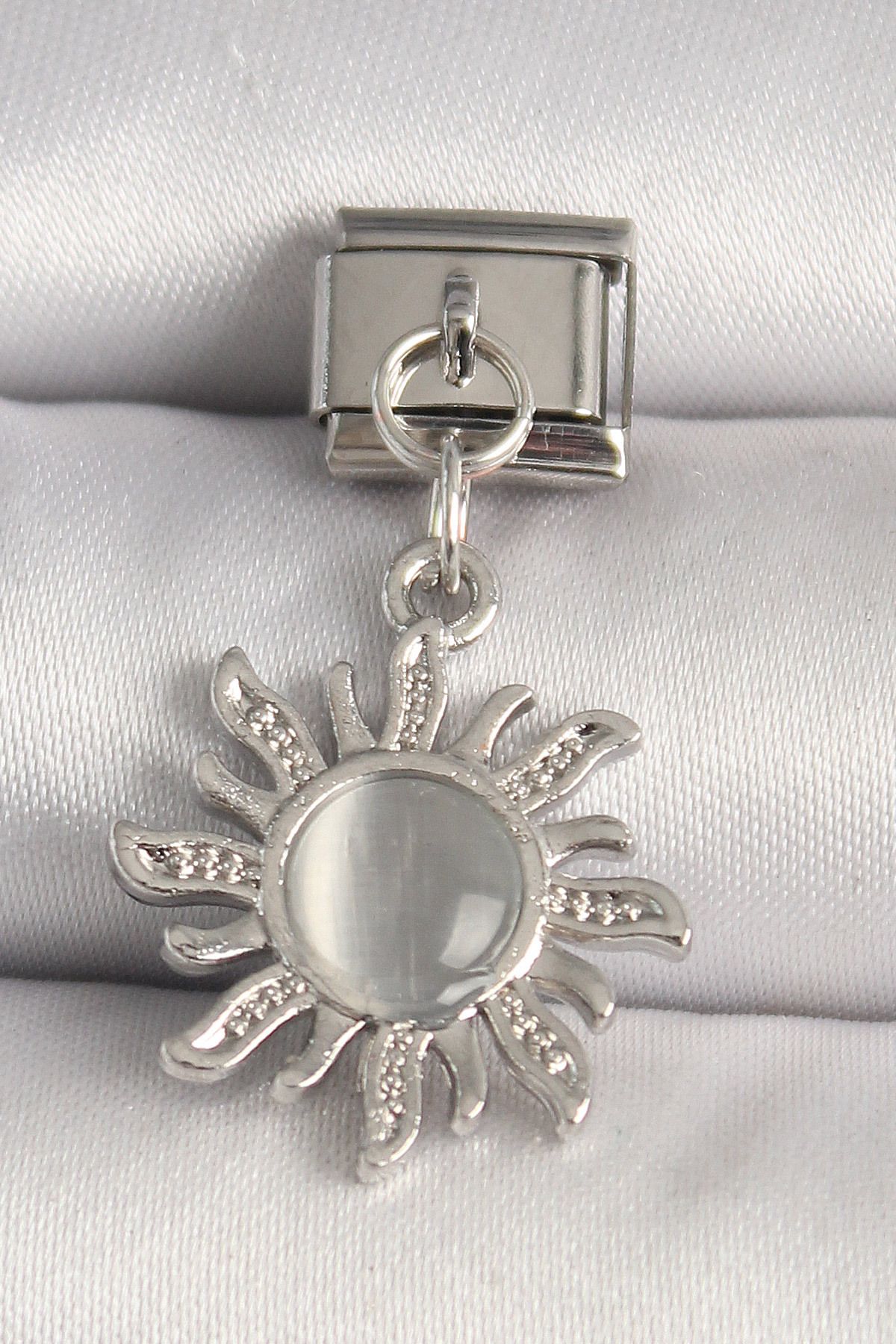 callerrons accessories Gümüş Renk Beyaz Mineli Güneş Model Nomination Charm