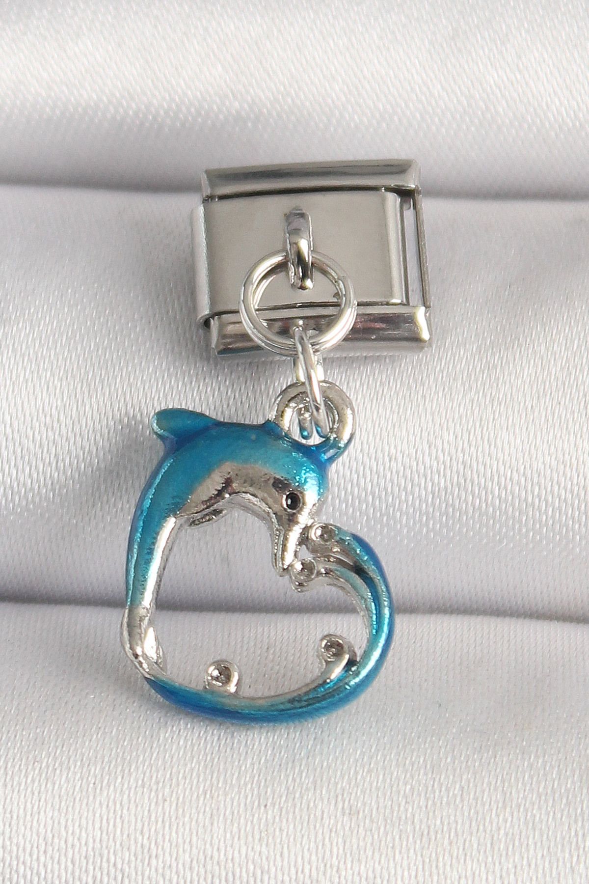 callerrons accessories Gümüş Renk Mavi Yunus Model Nomination Charm - EBJ250501W32884