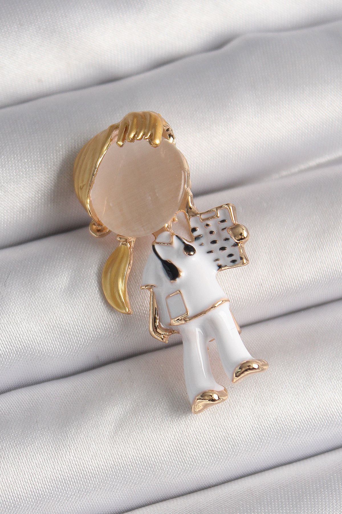 callerrons accessories Pirinç Gold Renk Beyaz Mineli Doktor Model Kadın Broş - EBJ250327W31622