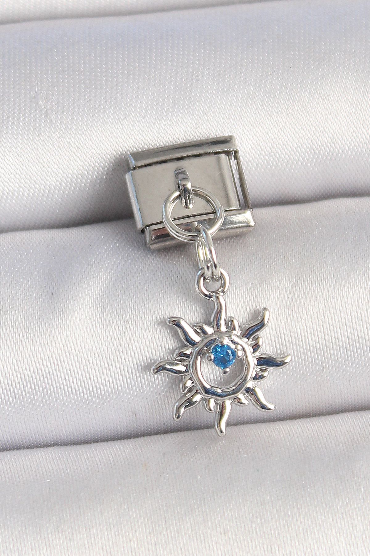callerrons accessories Gümüş Renk Güneş Model Mavi Taş Detay Nomination Charm - EBJ250501W33153