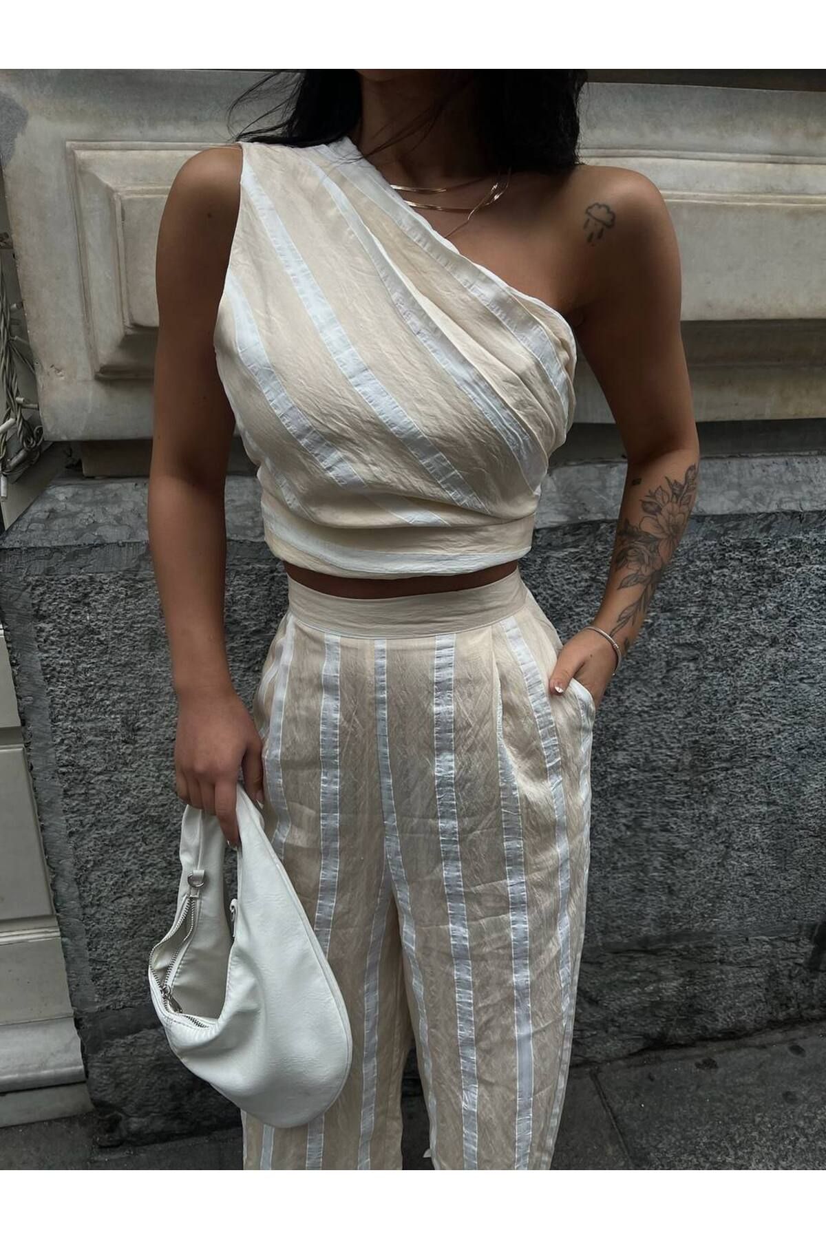 Pointmod Tek Kol Çizgili İnce Kumaş Crop Üst-Pantolon İkili Takım