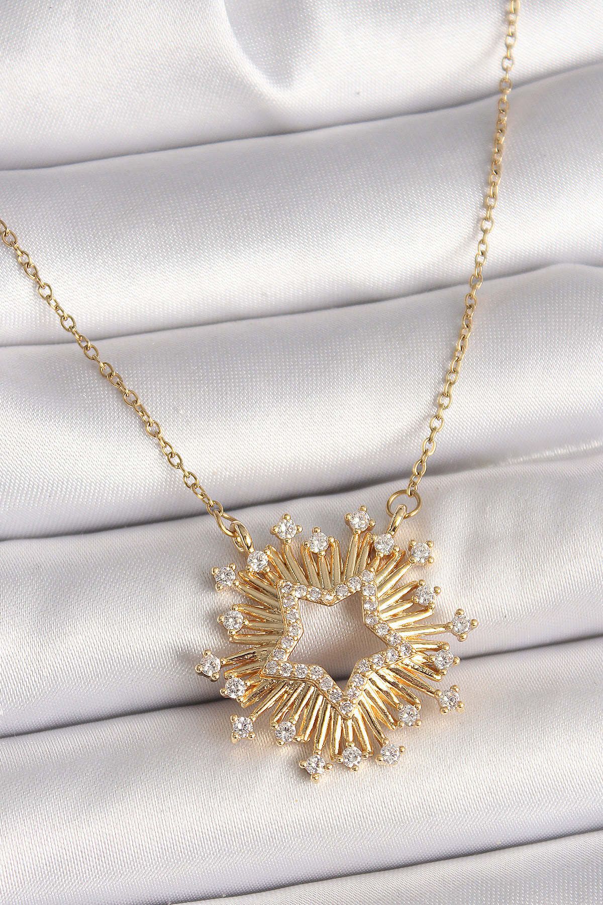 HobiDünyasıElif 316L Çelik Gold Renk Zirkon Taşlı Yıldız Model Kadın Kolye - Lisinya