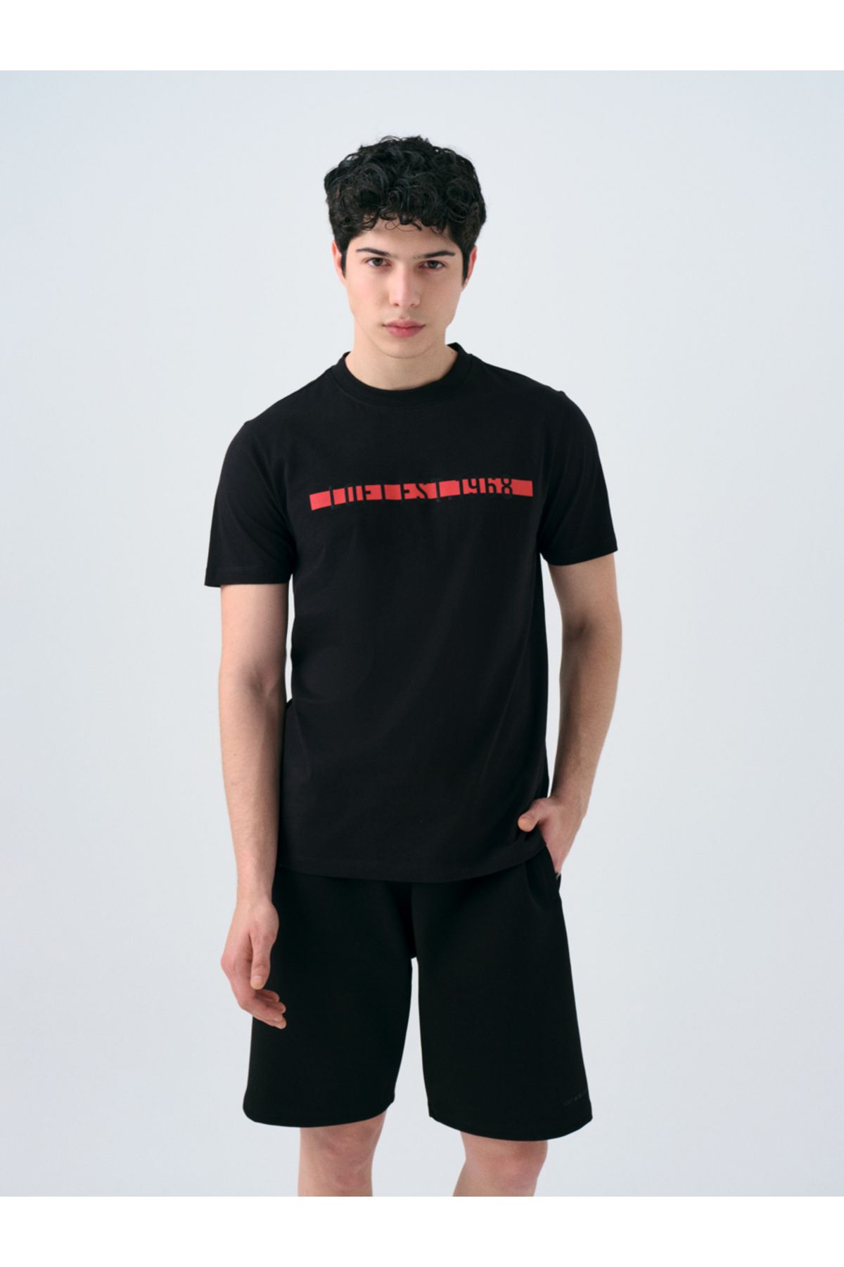 Loft 2038693 Siyah Erkek Bisiklet Yaka Göğüsten Yazı Detaylı T-Shirt