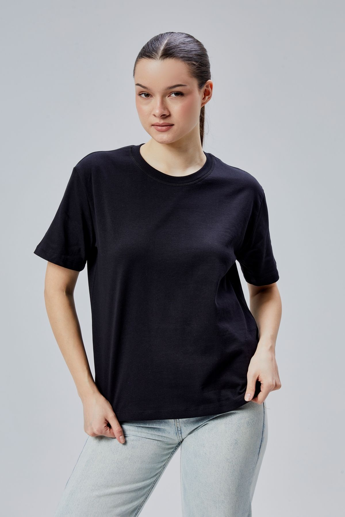 Loomly Dekoratif Dikişli Bisiklet Yaka Tshirt Siyah