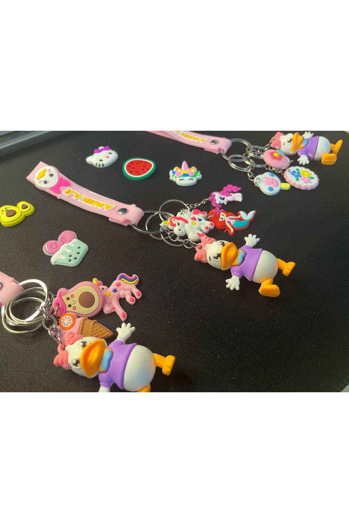 Antin Kuntin Daisy Duck 3D Renkli Anahtarlık Charm Set 1 Adet 3D + 3 Adet Mini Anahtarlıkla Gelir