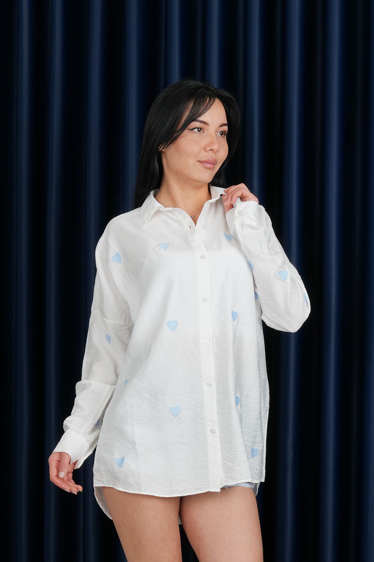 stilsepeti Kadın Beyaz Oversize Kalp Desenli Nakışlı Gömlek ST-1000714231
