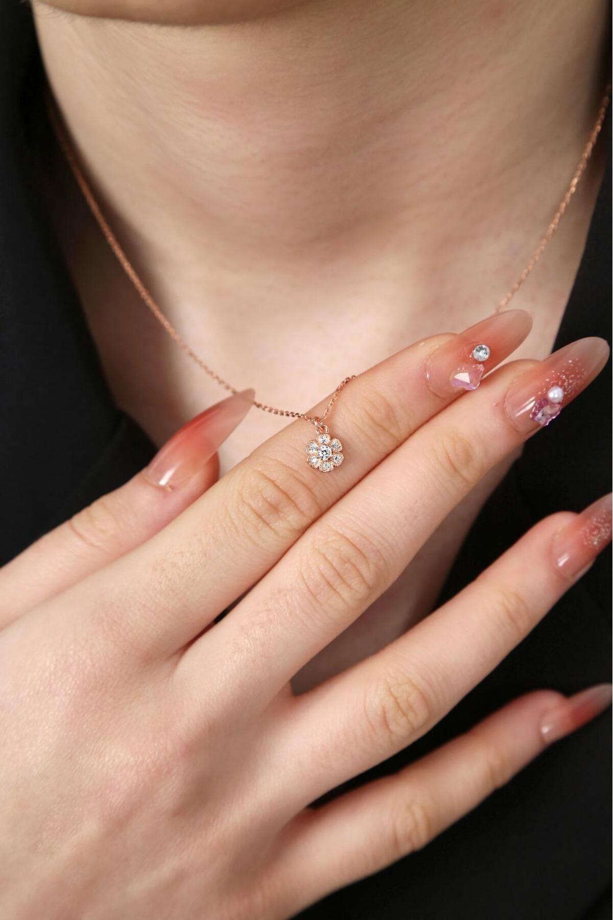 LİNOVE JEWELLERY Gümüş Çiçek Kolye, 925 Ayar Gümüş Üzeri ROSE Kaplama Kolye, Çiçekli Gümüş Kolye, Minimal Kolye