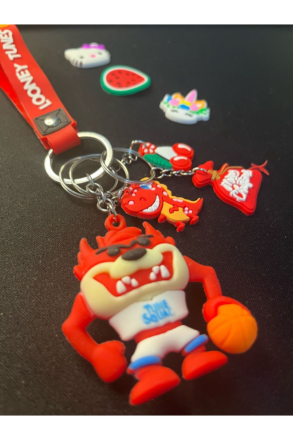 Antin Kuntin Tazmanya Canavarı 3D Kırmızı Anahtarlık Charm Set 1 Adet 3D + 3 Adet Mini Anahtarlıkla Gelir