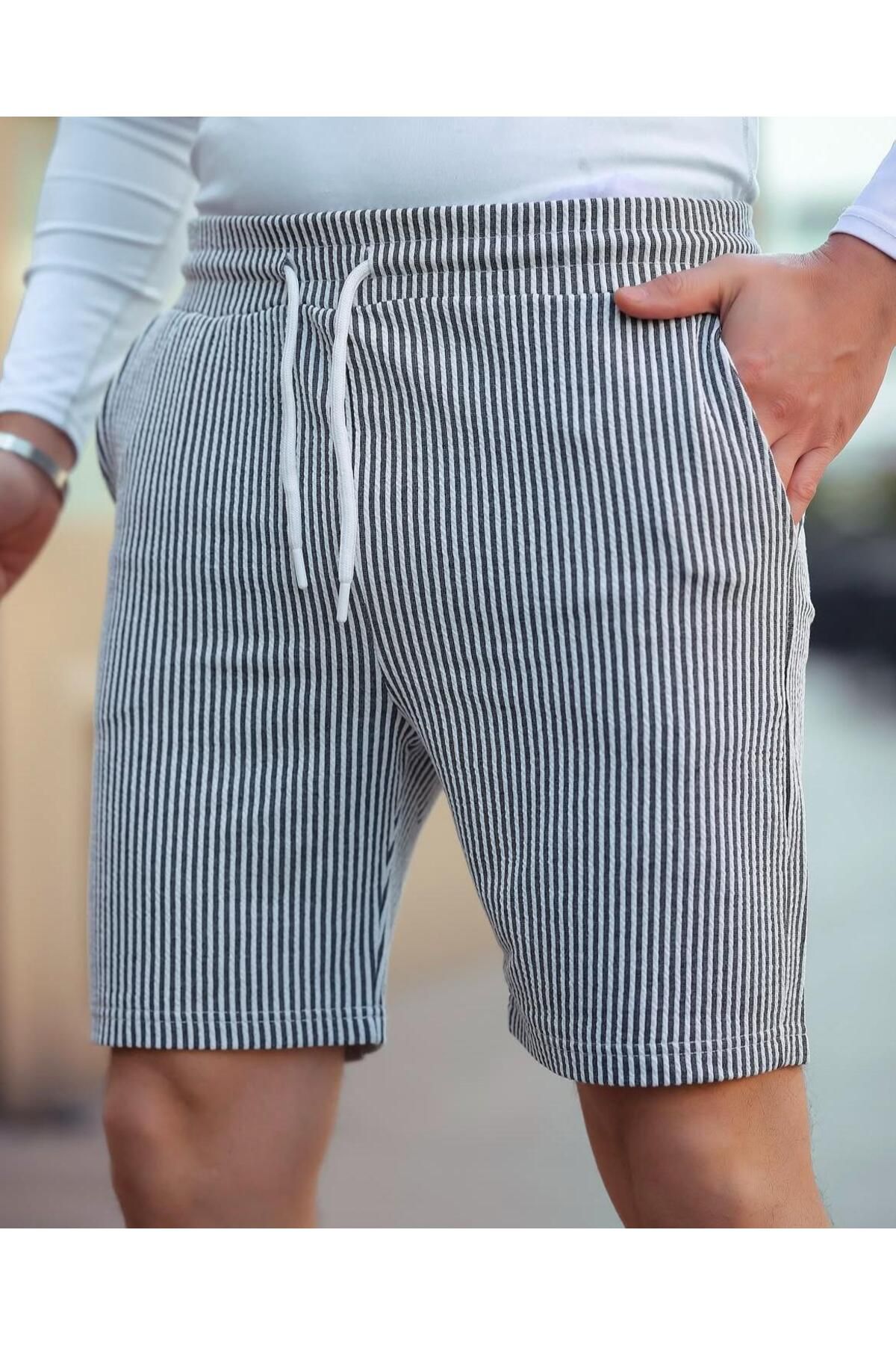 LC Waikiki Ottoman Kumaş Dikey Çizgi Desenli Erkek Şort