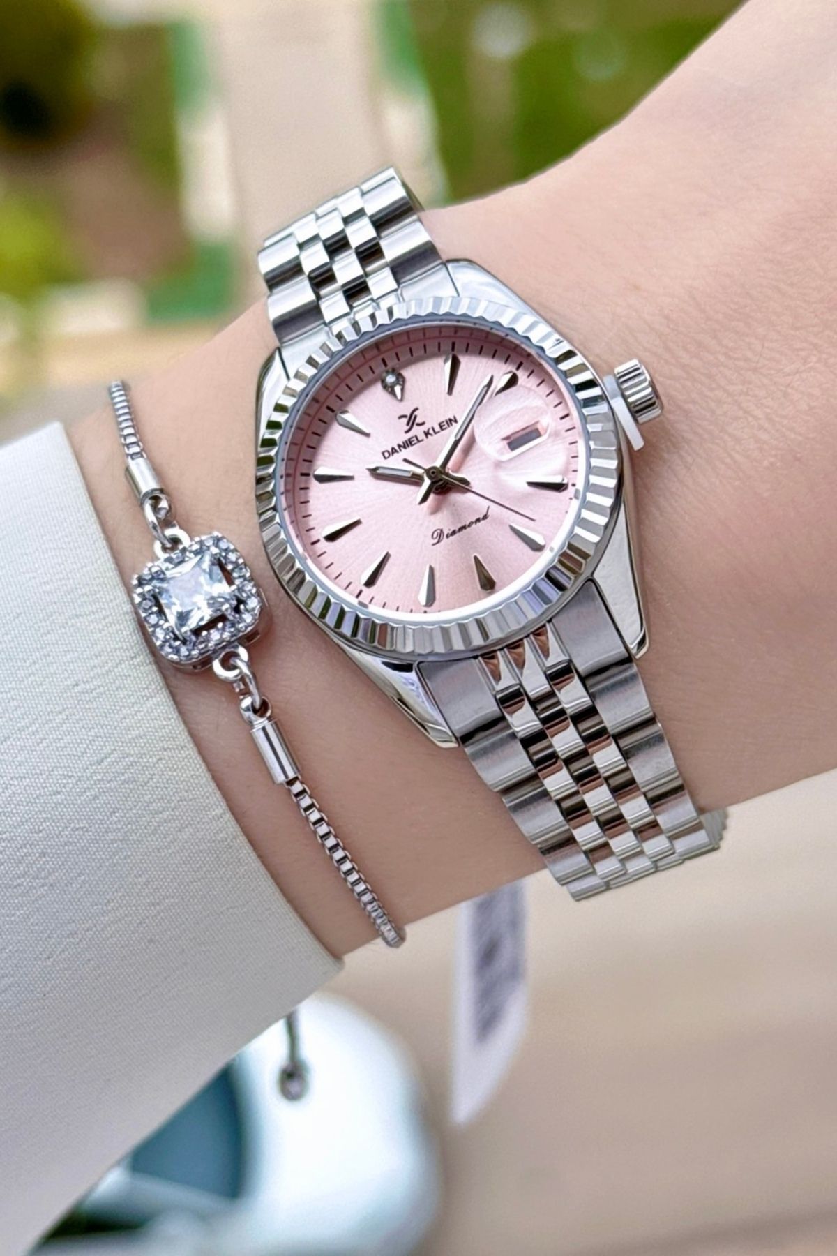 Daniel Klein Diamond Kadranı Pembe Kordonu Gümüş Renk 28 Mm Kadın Kol Saati Ve Bileklik