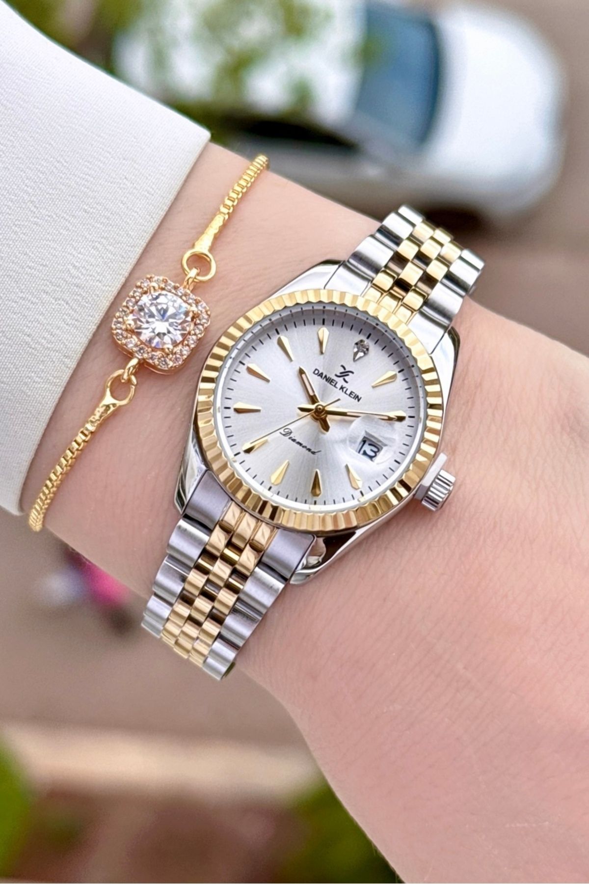 Daniel Klein Pırlantalı Altın Metalik Renk 2 Yıl Garantili 28 Mm Kadın Kol Saati Ve Bileklik