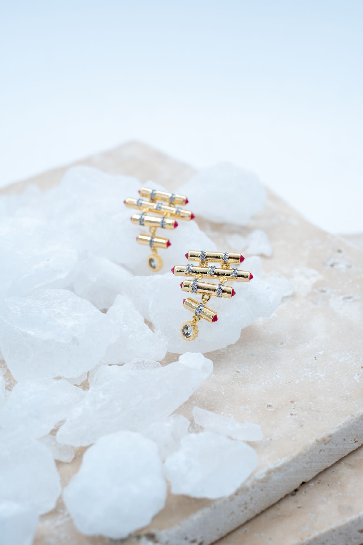 ATELİER BEREN Garnet Rays – Taş Detaylı Modern Çubuk Küpe