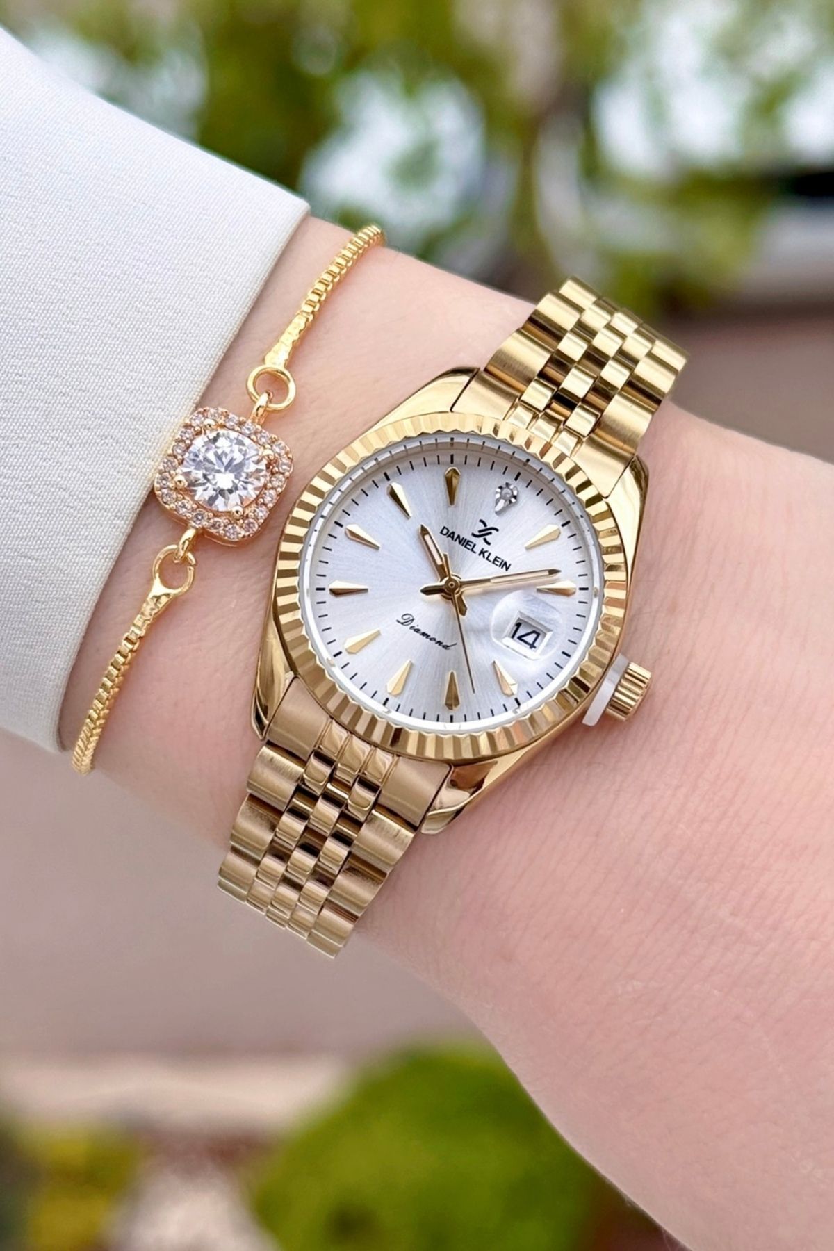 Daniel Klein Pırlantalı Altın Renk 2 Yıl Garantili 28 Mm Kadın Kol Saati Ve Bileklik