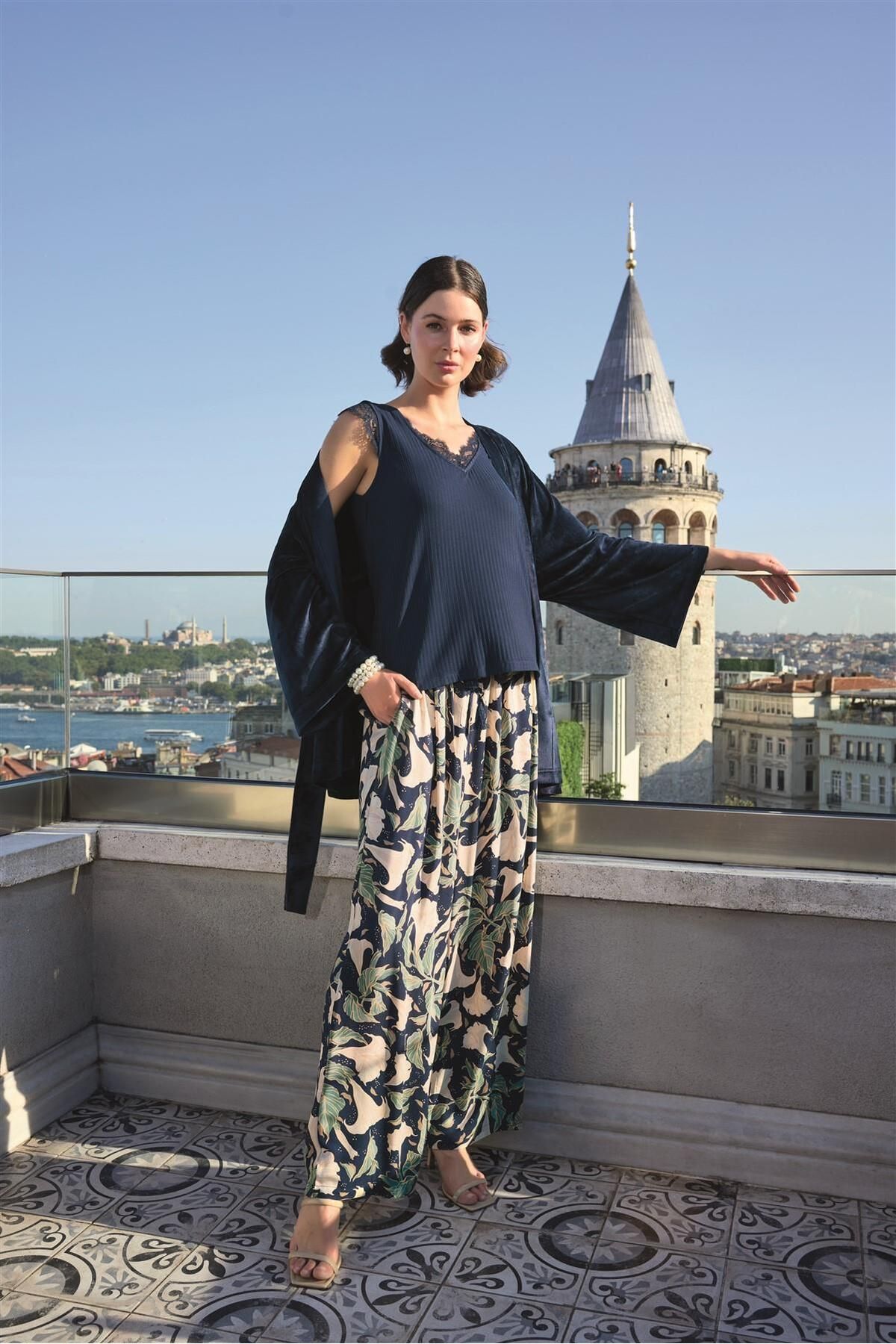 BLACKMORE Monamise Kadın Yaprak Desenli Dantelli Sabahlıklı 3'lü Pijama Takım Set
