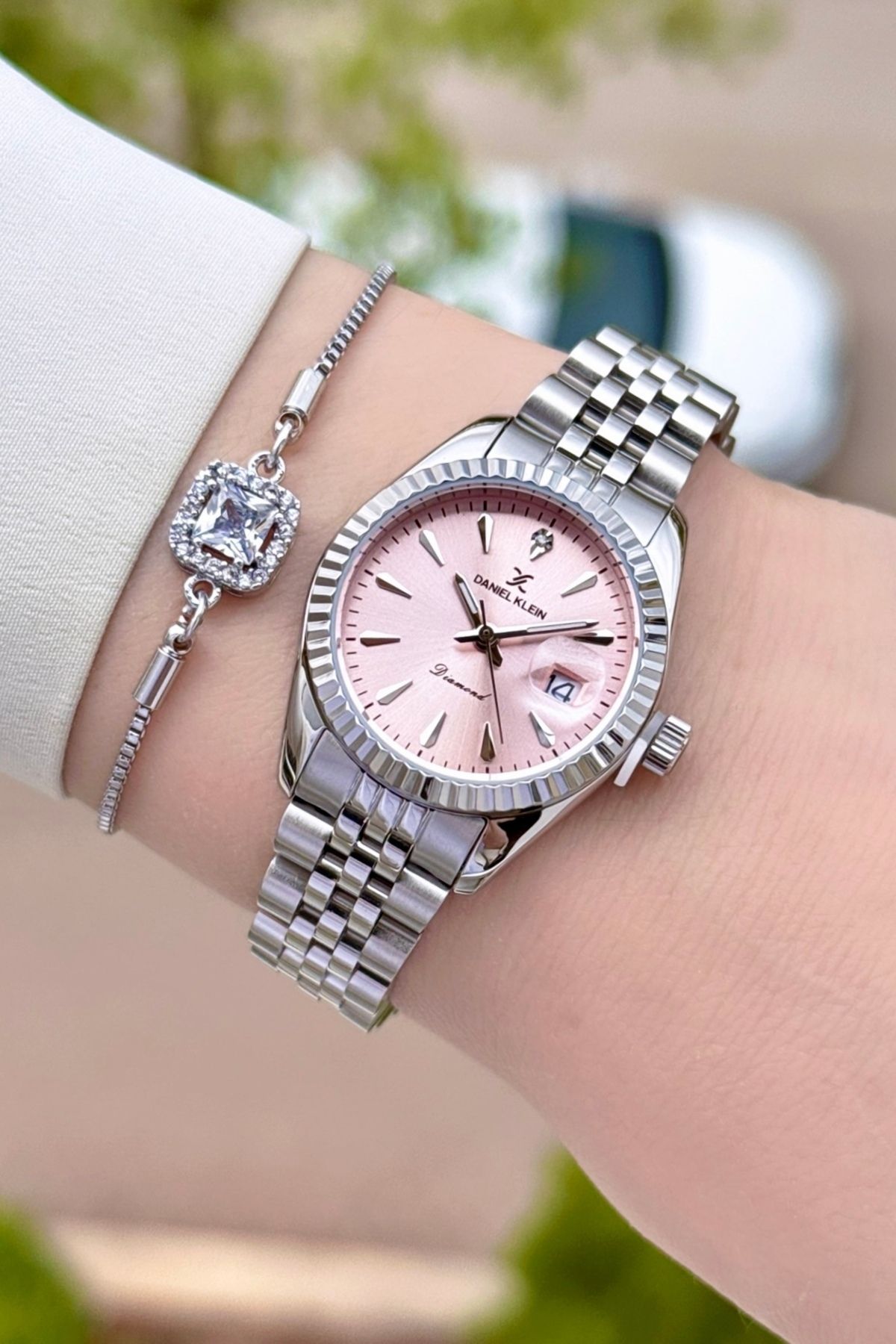 Daniel Klein Pırlantalı Kadranı Pembe Kordonu Metalik Renk 2 Yıl Garantili 28 Mm Kadın Kol Saati Ve Bileklik