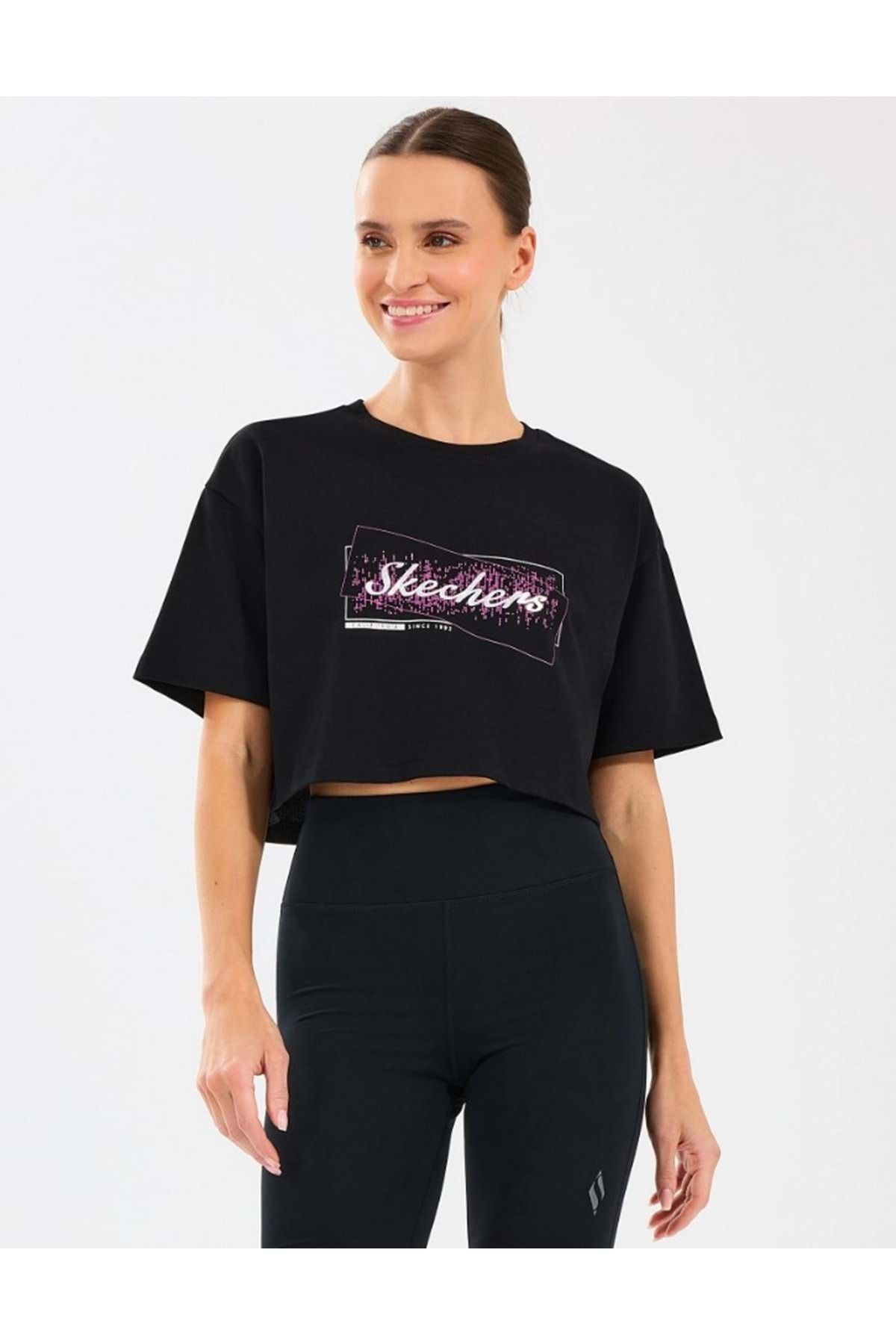 SKECHERS W Crop Fit Graphic Tee T-Shirt S2510144 Kadın Tişört SİYAH