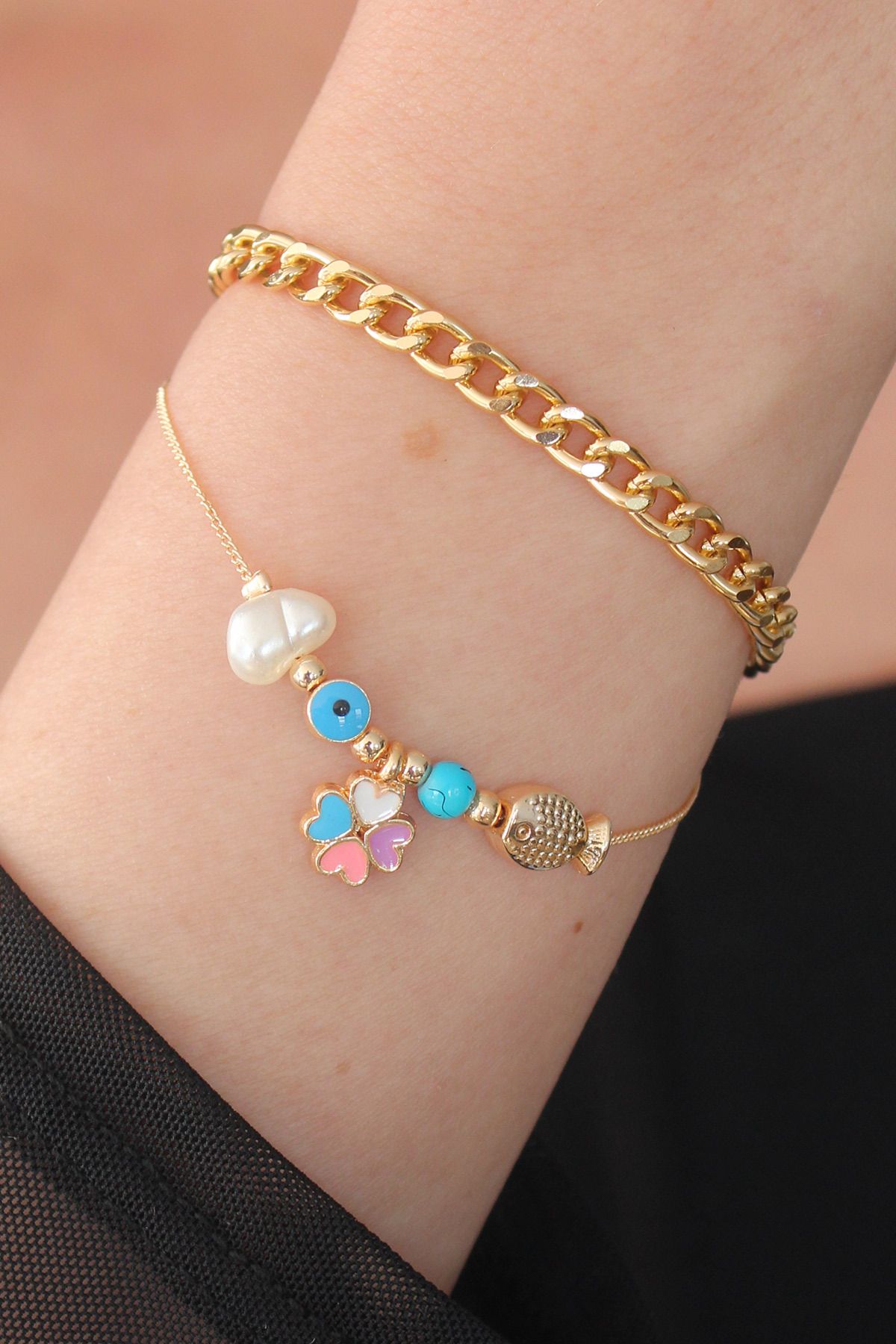 MMB Boutique Gold Renk Renkli Zincir Model Renkli Kalp Figür Balık Detay Kadın Bileklik