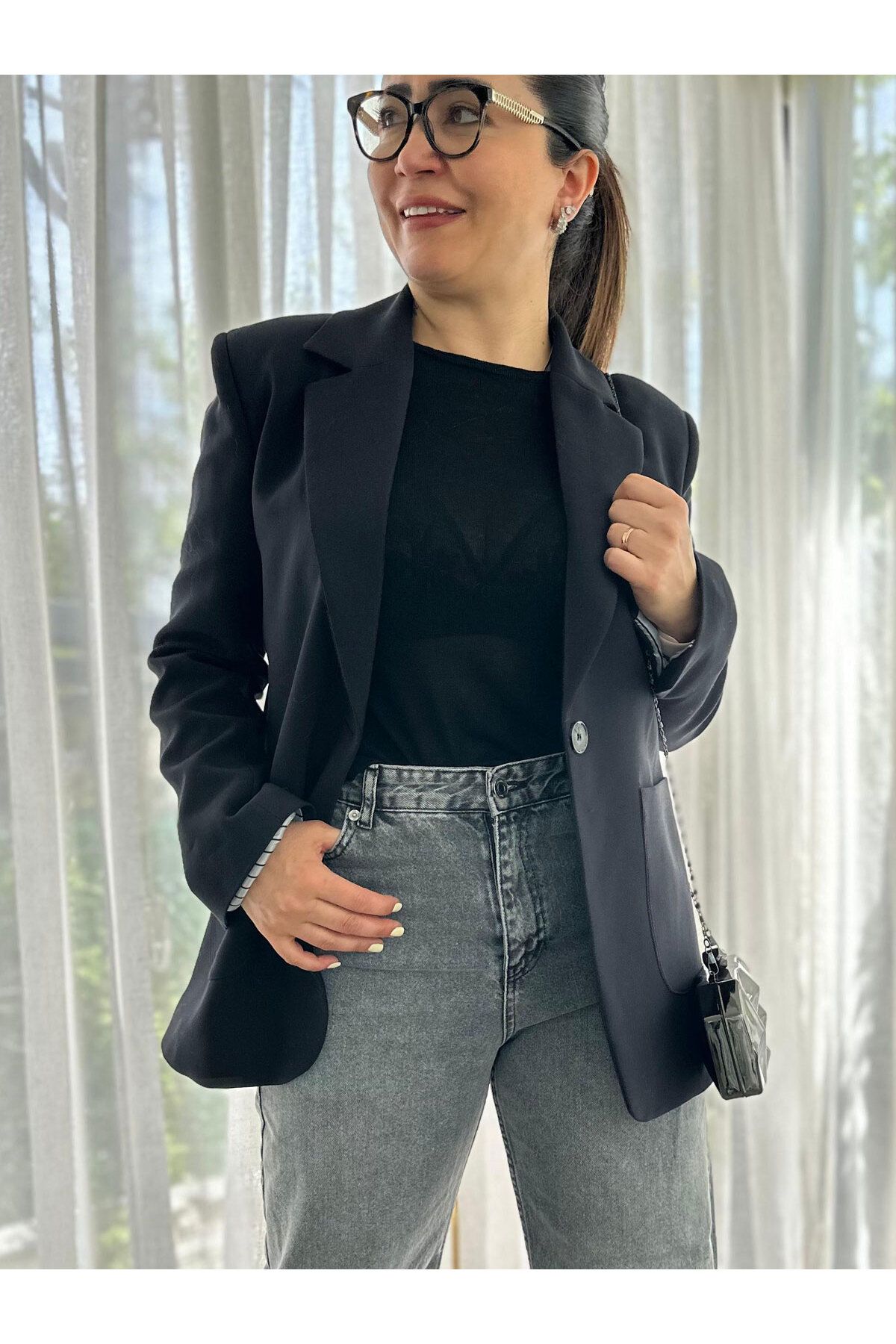Burcu Özpıranga LIFE BİSİKLET YAKA TRANSPARAN SİYAH TRİKO