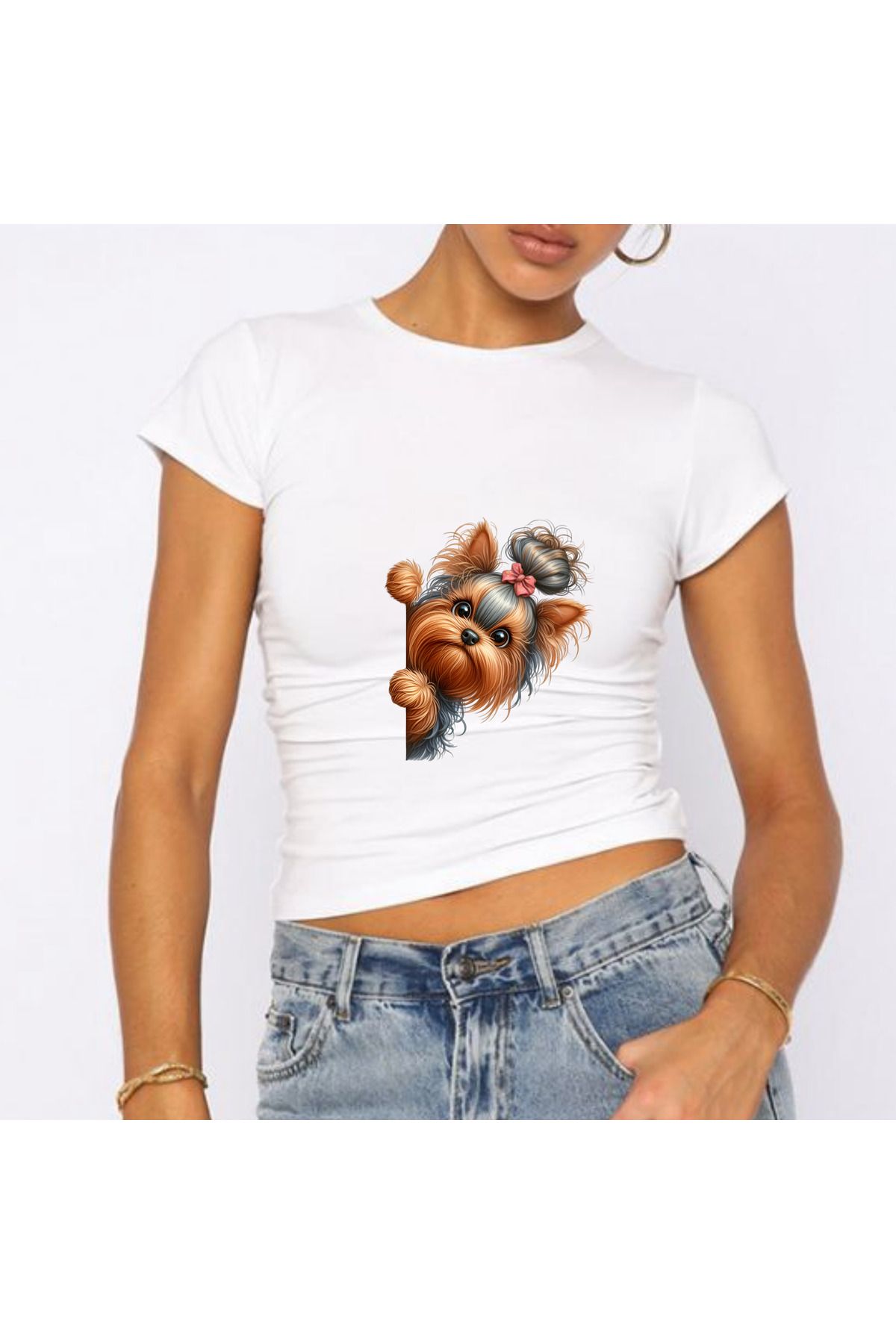 JadenJoy Yandan Bakan Meraklı Köpekcik Figürlü Beyaz Baby Tee Crop