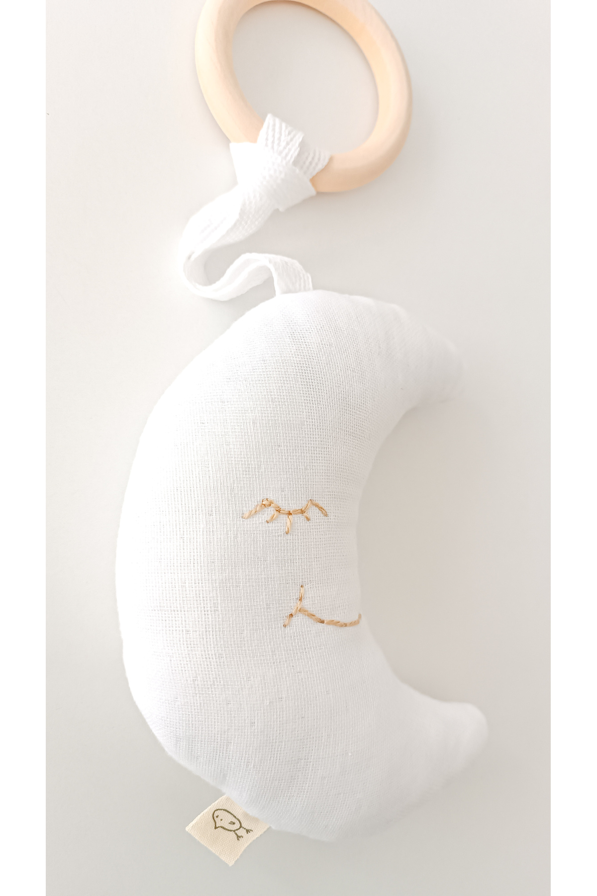 O&G Collection Sevimli Ay Dede %100 Pamuklu Müslin Oyuncaklı Doğal Ahşap Diş Kaşıyıcı / Bebek Odası Dekoru fotoğrafı 2 (önizleme)