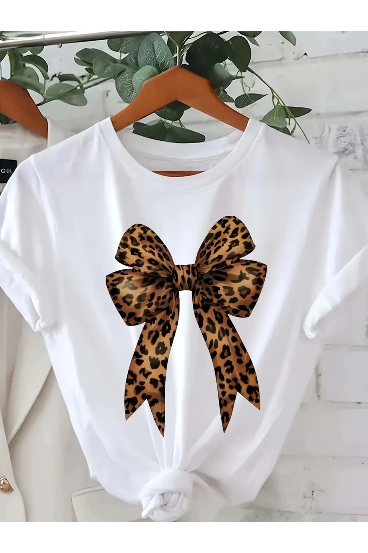 venüsdijital Leopar Desenli Kurdele Baskılı Kadın Pamuk T-shirt