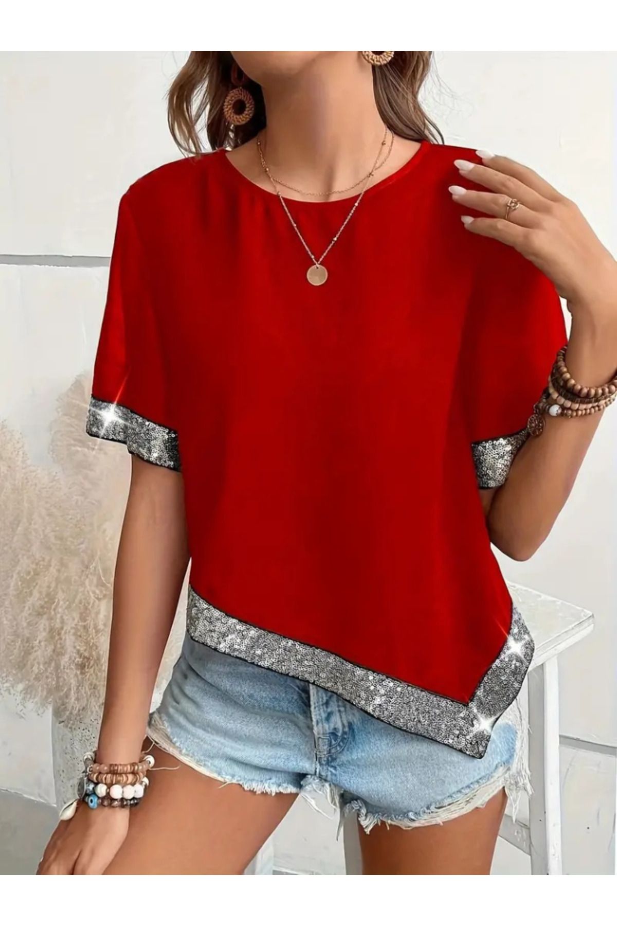 ARUZ MODA Kadın Kısa Kollu Bisiklet Yaka Asimetrik Kesim Detaylı Pul Payetli Krep Bluz