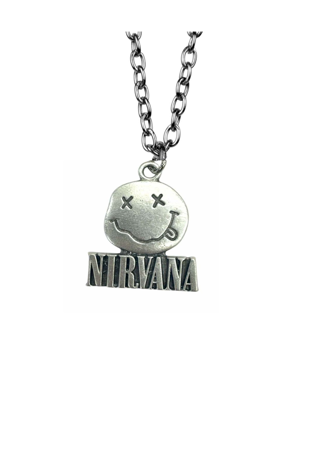 Herşey Nota Nirvana Logolu ve Yazılı Kolye – 60 cm Metal Gümüş Renk, Efsanevi Tarz