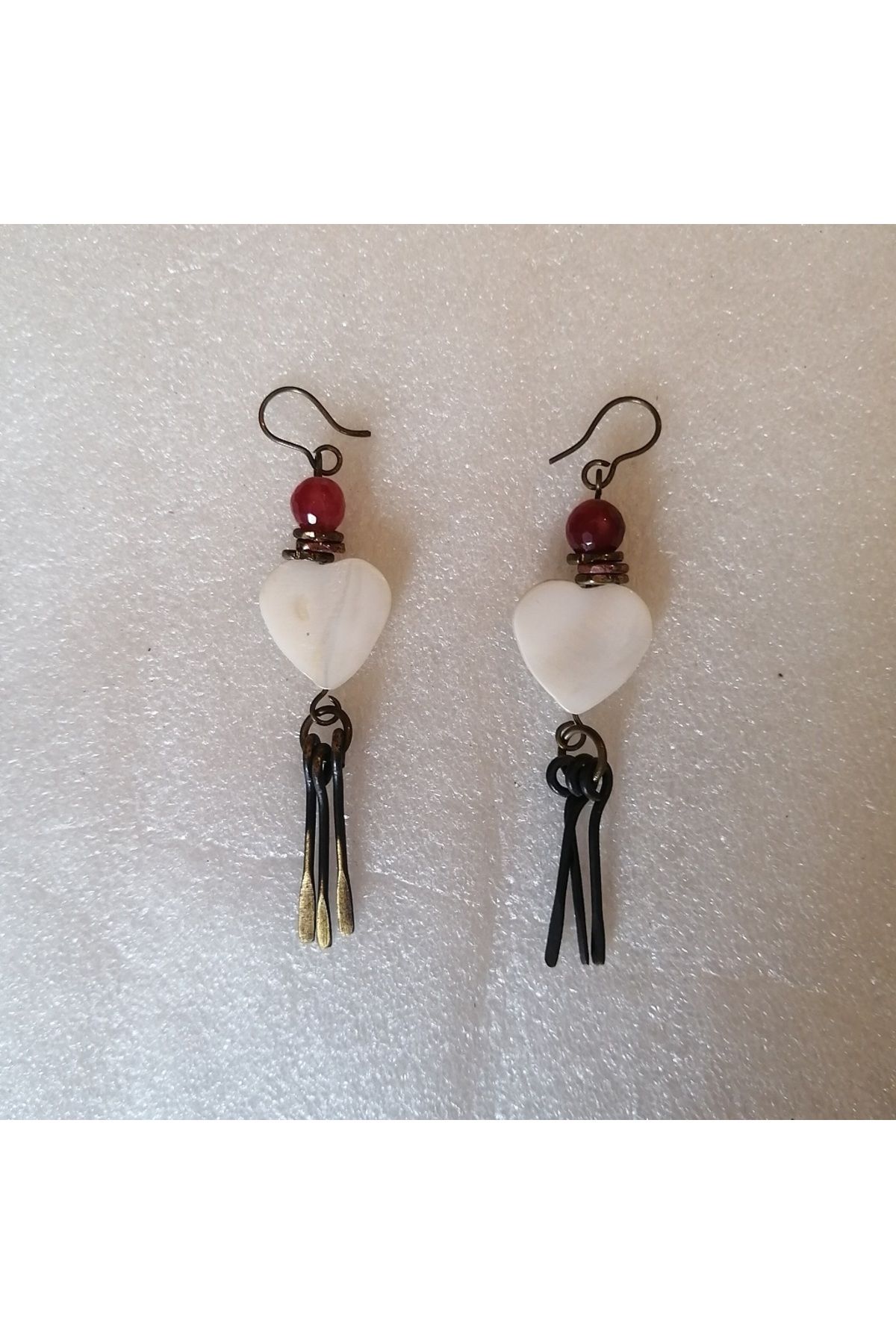 Butik Tülin Otantik el yapımı pirinç doğal kalp boncuklu uzun çubuk sallantılı küpe 8x1.8 cm Hint Malı
