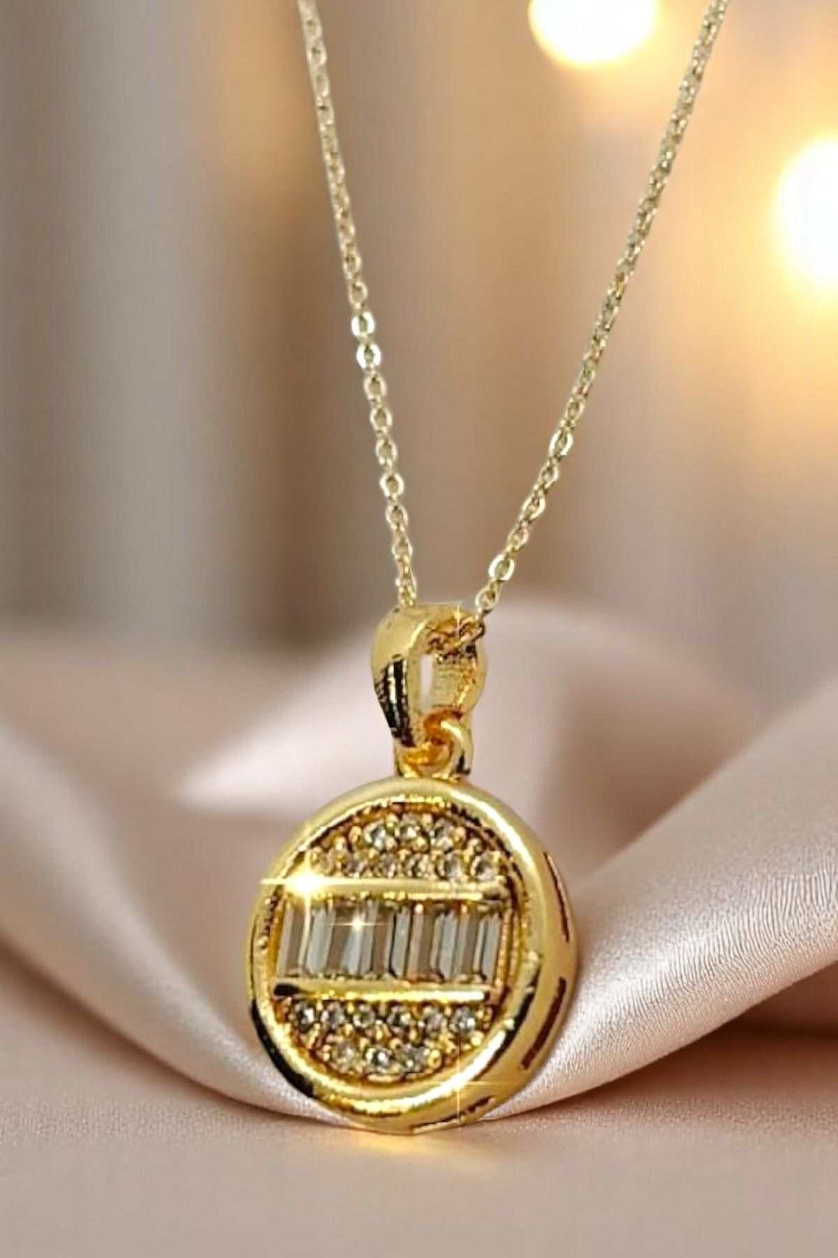 katilus Kadın Çelik Baget Zirkon Taşlı Gold Kolye