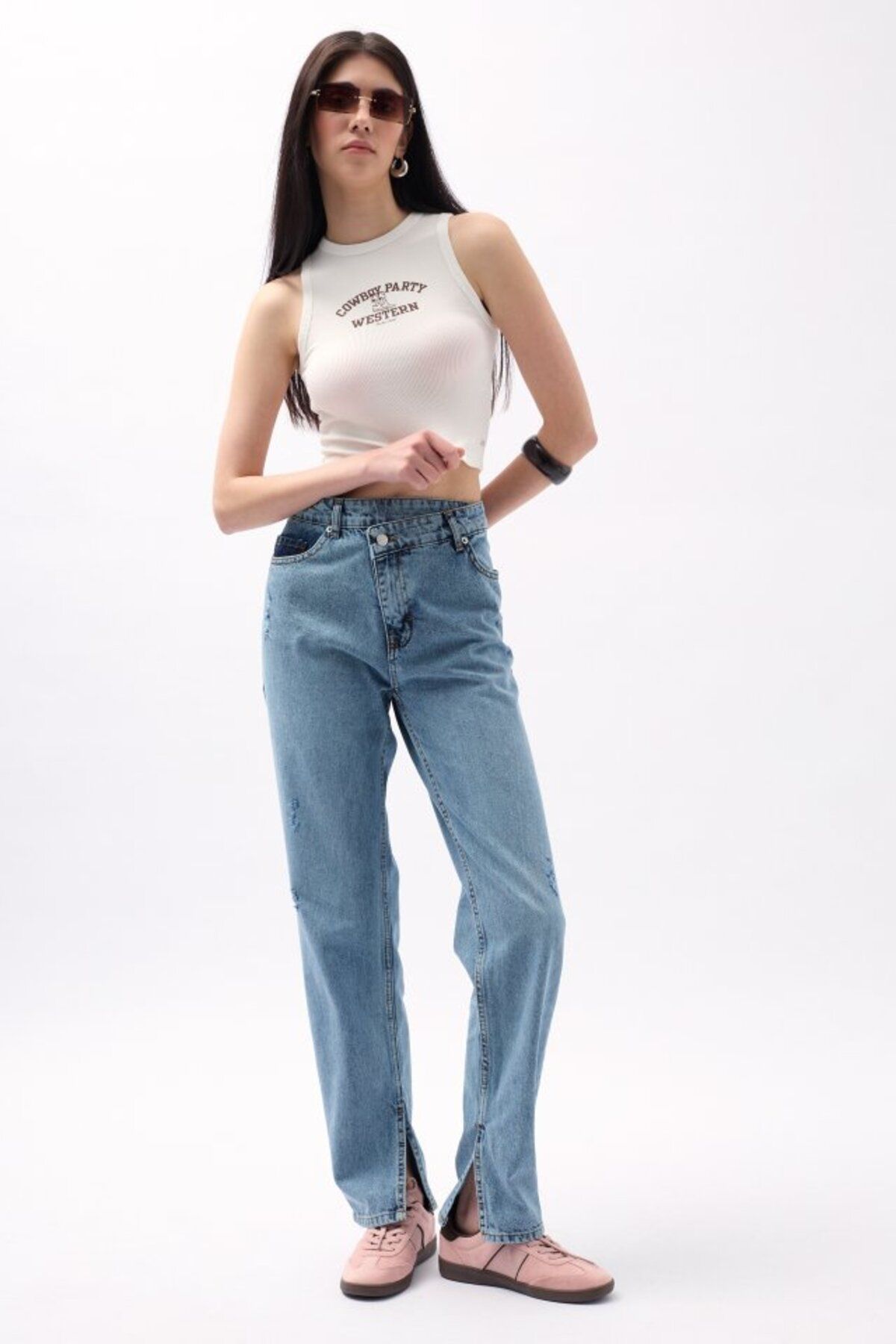 ARUZ MODA Asimetrik Bel Paça Yırtmaçlı Jean
