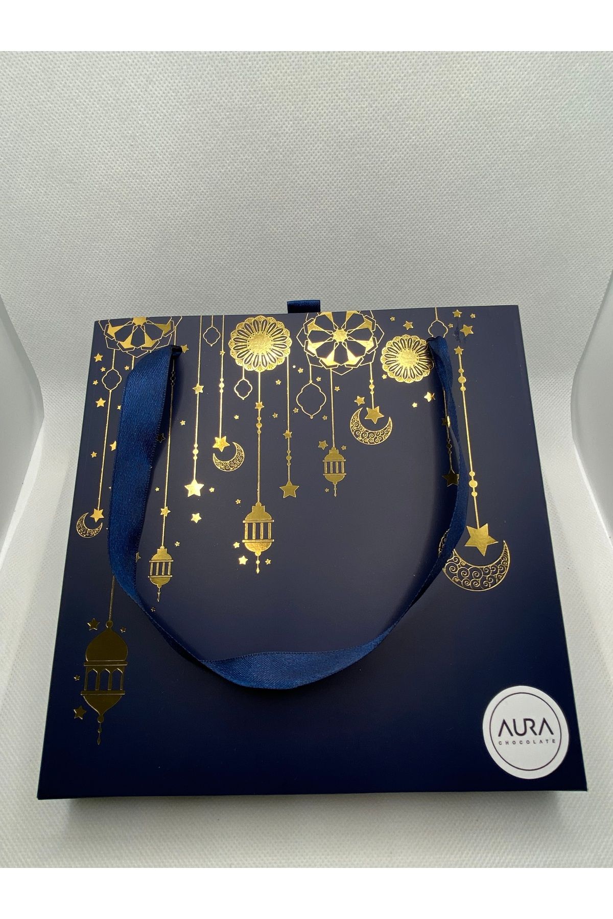 Aura Chocolate HEDİYELİK 16 ADET KARIŞIK EL YAPIMI ÇİKOLATA