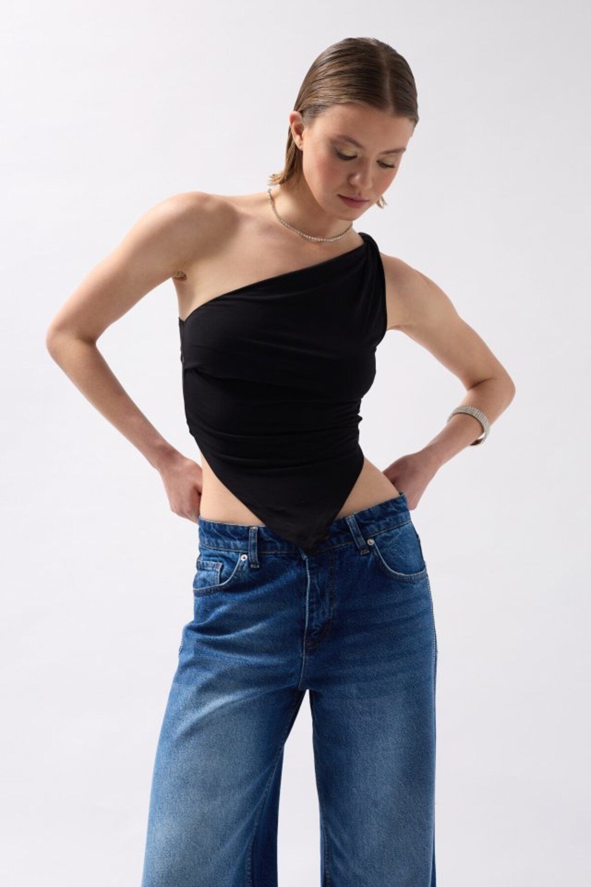 ARUZ MODA Asimetrik Detay Tek Omuz Bluz