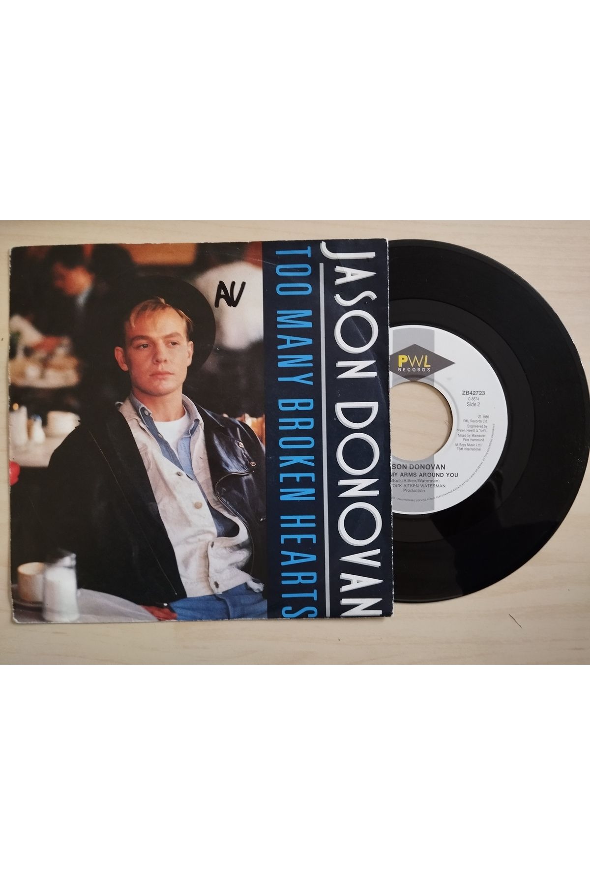 Plakperest JASON DONOVAN - TOO MANY BROKEN HEARTS - 1989 HOLLANDA BASIM 45 LİK PLAK-2.EL