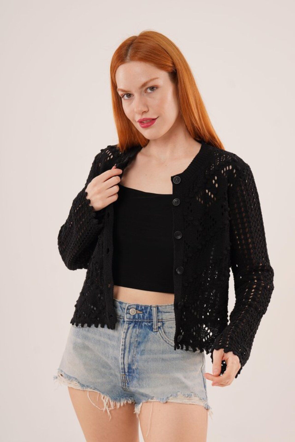 ARUZ MODA Ajurlu Düğmeli Siyah Hırka