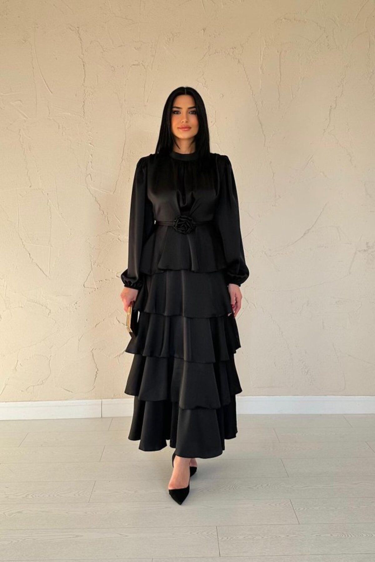 ARUZ MODA Siyah Saten Büzgülü Kat Kat Elbise  M/38