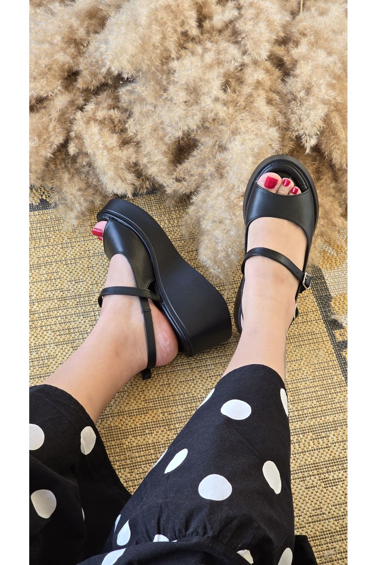 Melinta Shoes Melinta Kadın Dolgu Topuk Dolgu Topuk Sandalet