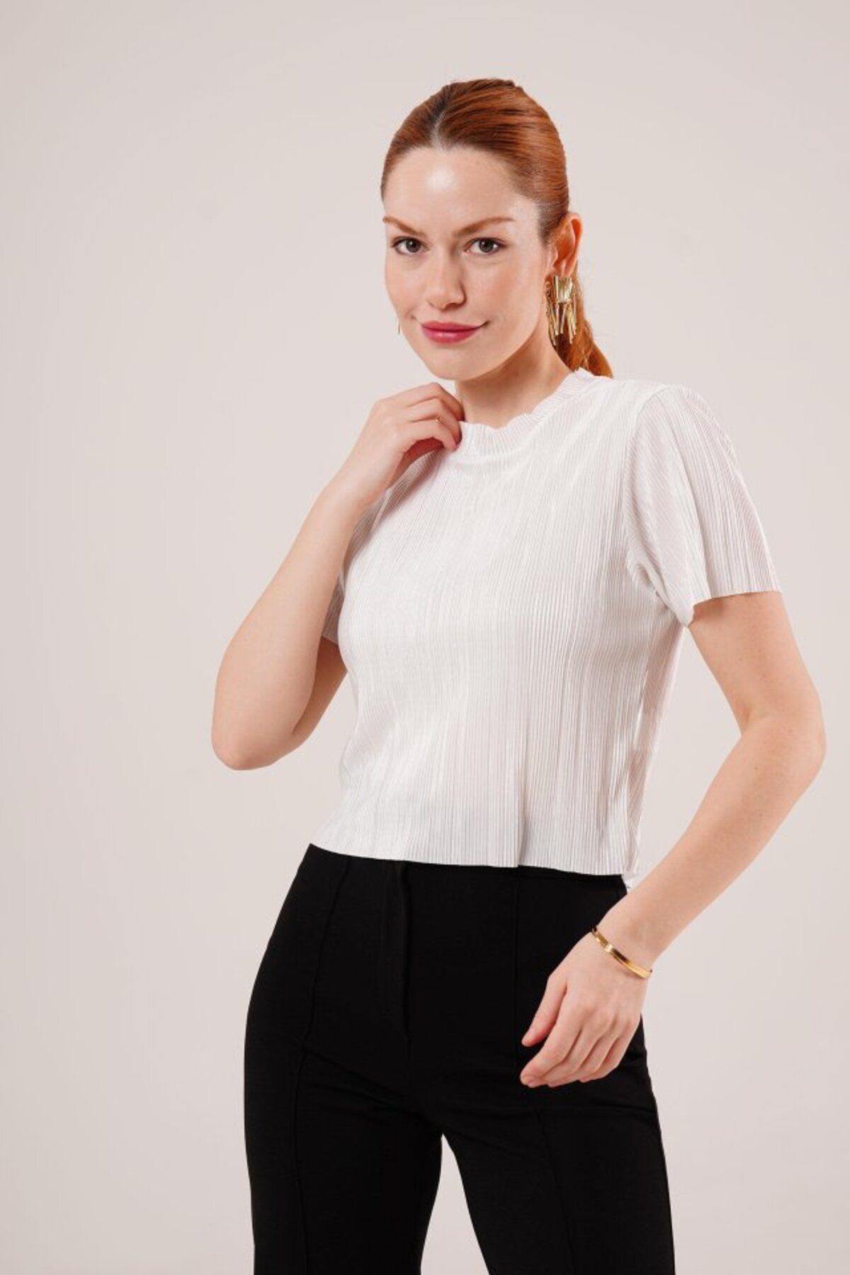 ARUZ MODA Fitilli Kısa Kollu Parlak Beyaz Bluz