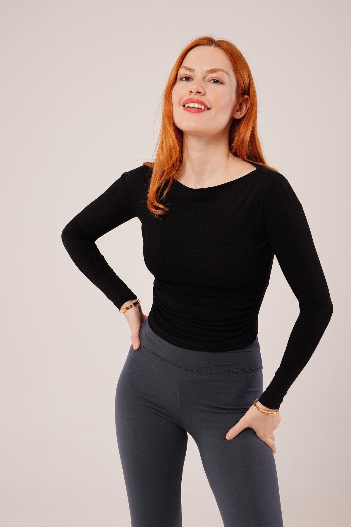 ARUZ MODA Yaka Detay Uzun Kollu Basic Siyah Bluz