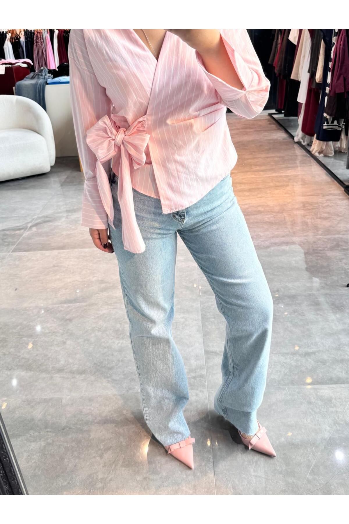 BÜŞRA PERKER Açık Renk Likralı Straight Jean