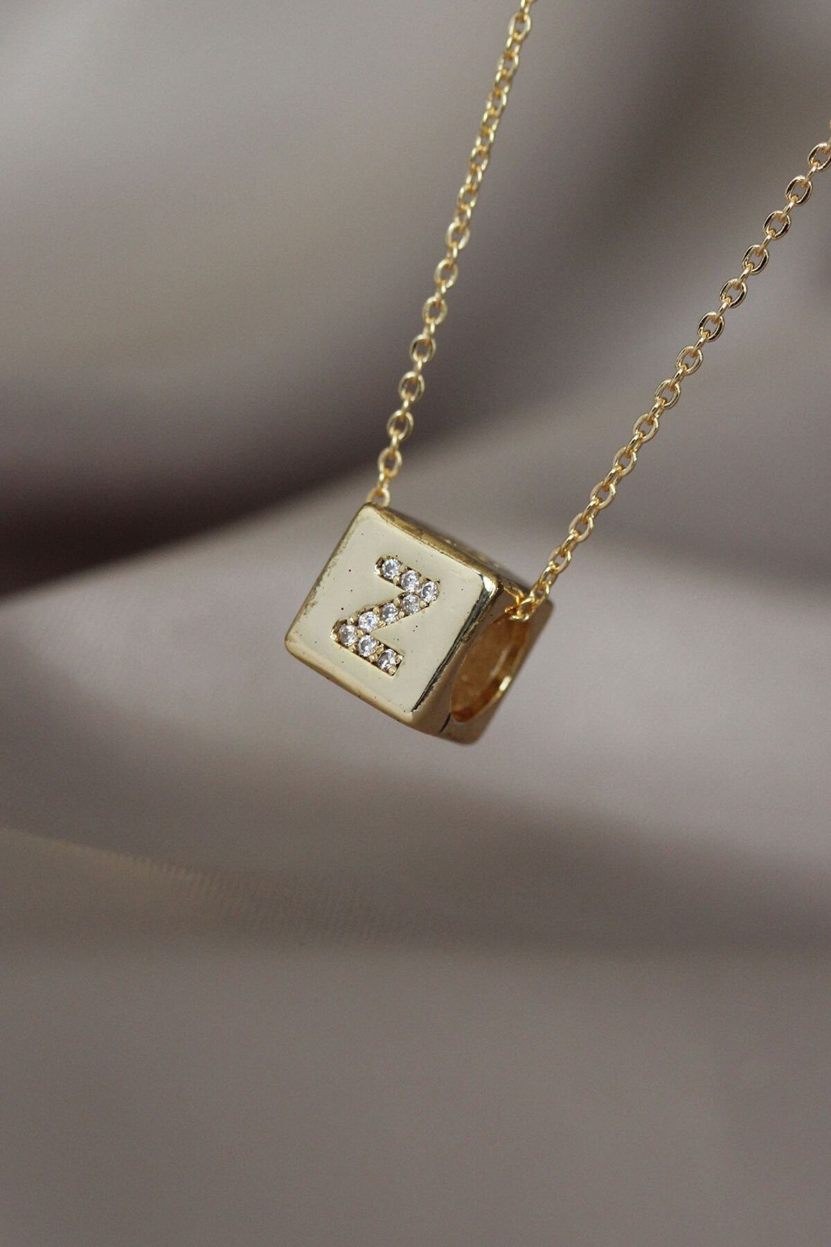 Goşenefmafe Gold Renkli Küp Model Zirkon Taşlı Z Harfli Kolye