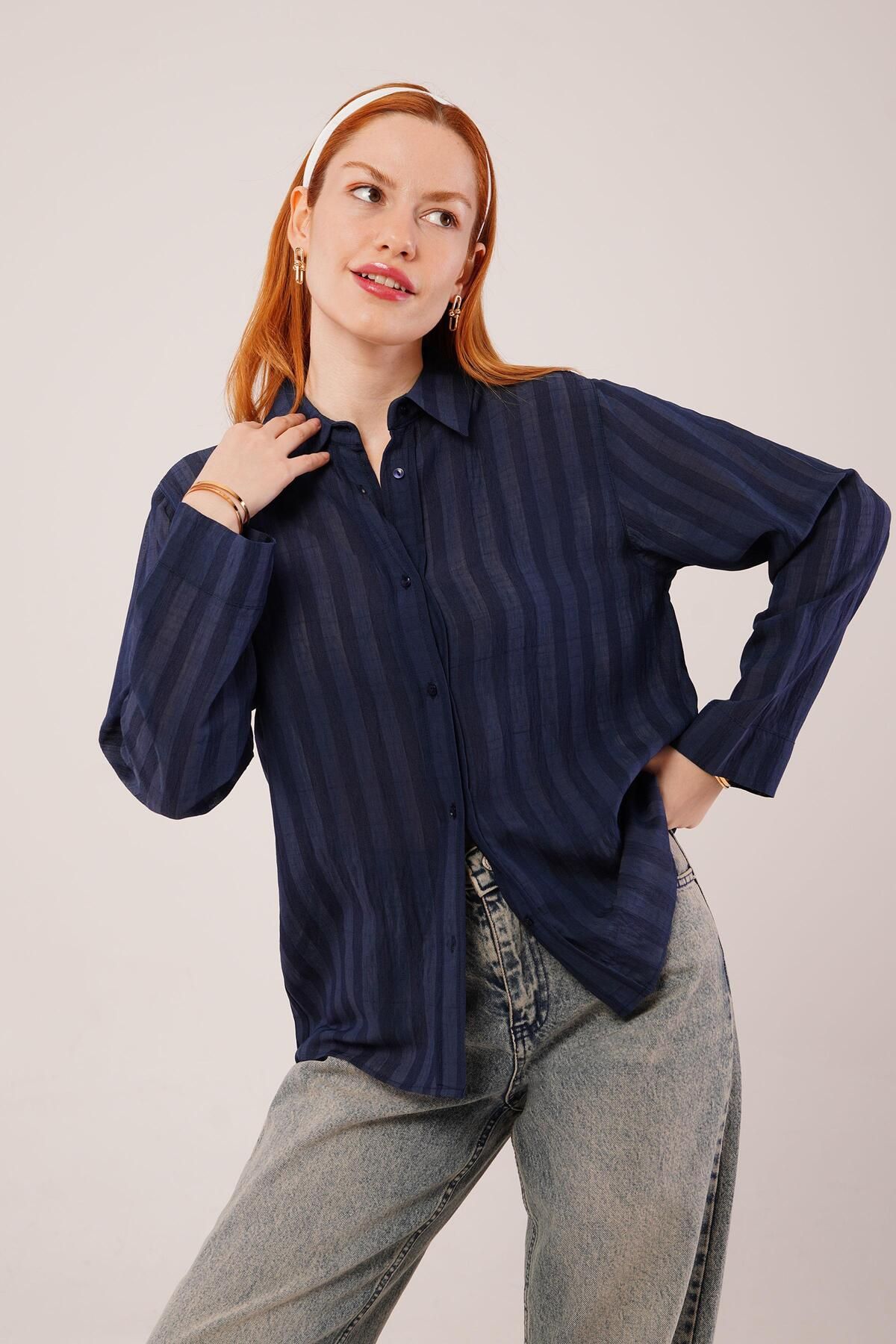ARUZ MODA Düğmeli Ve Çizgi Detaylı Lacivert Gömlek